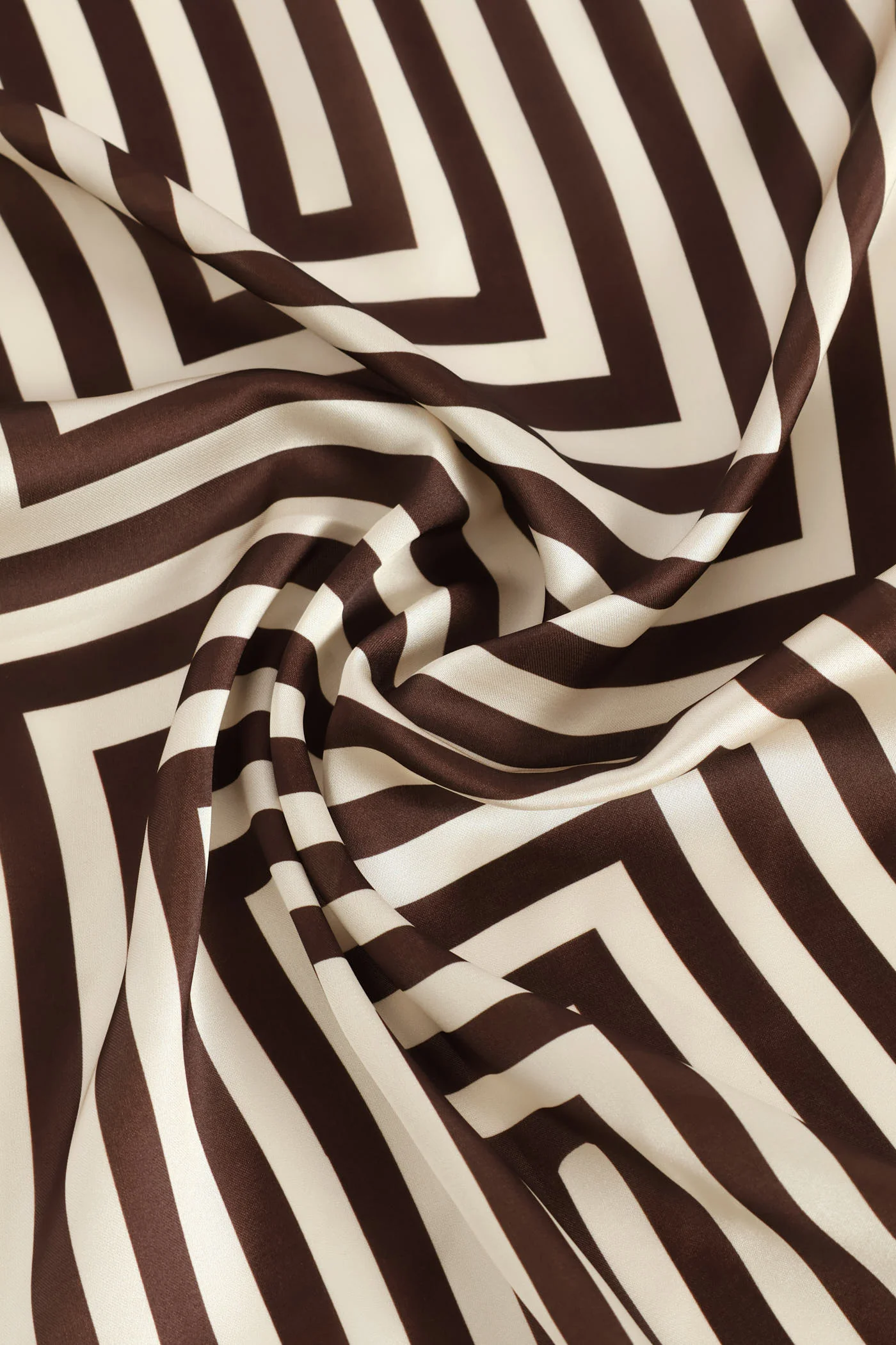 Illusion Maze Print Scarf - Image 4