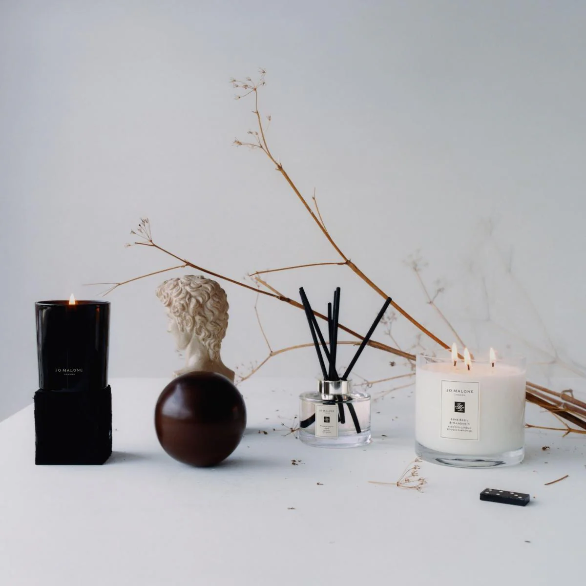 Lime Basil & Mandarin Scented Deluxe Candle - 600g - Image 4