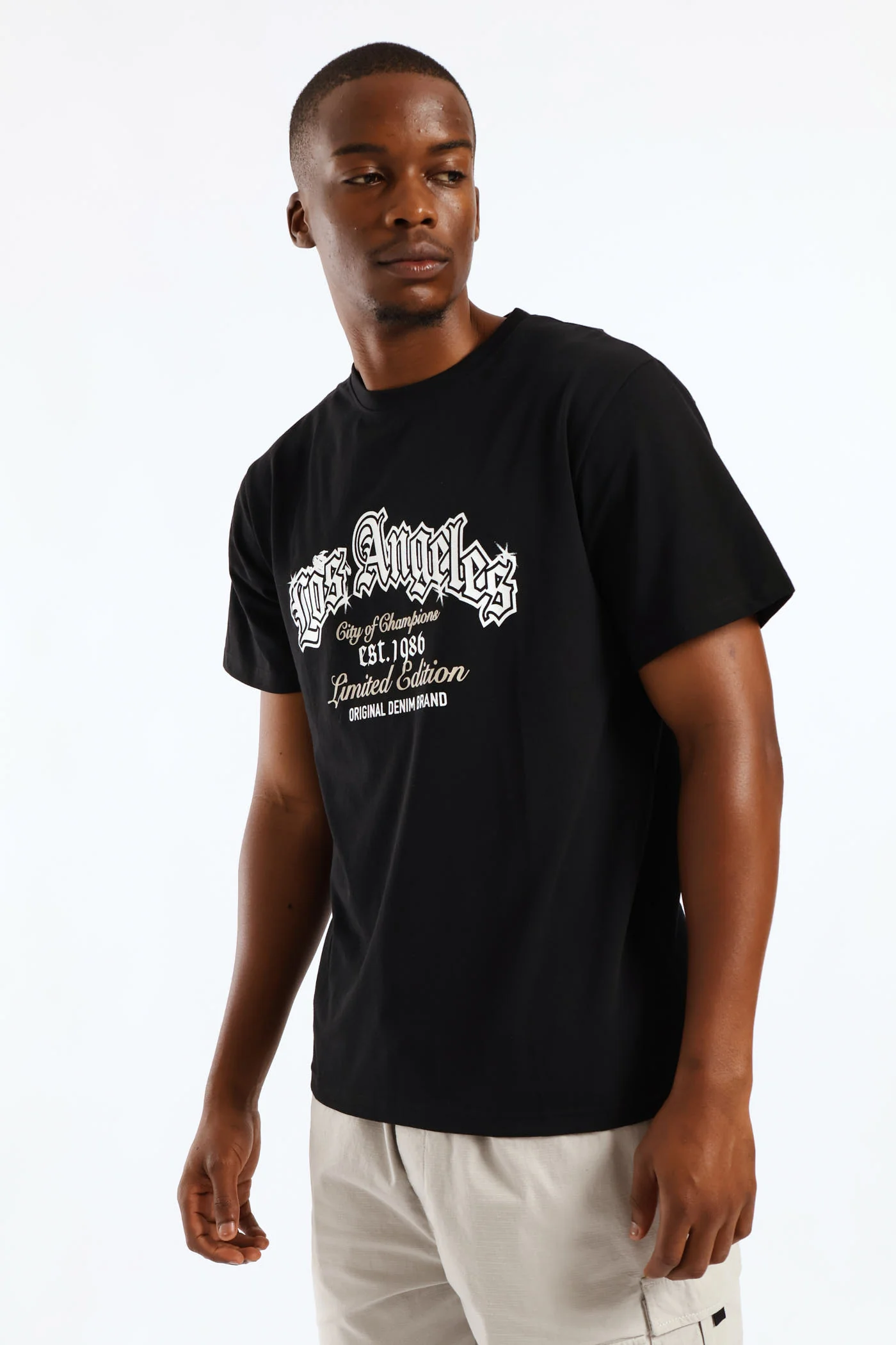 La Basic Print Tee - Black - Image 4