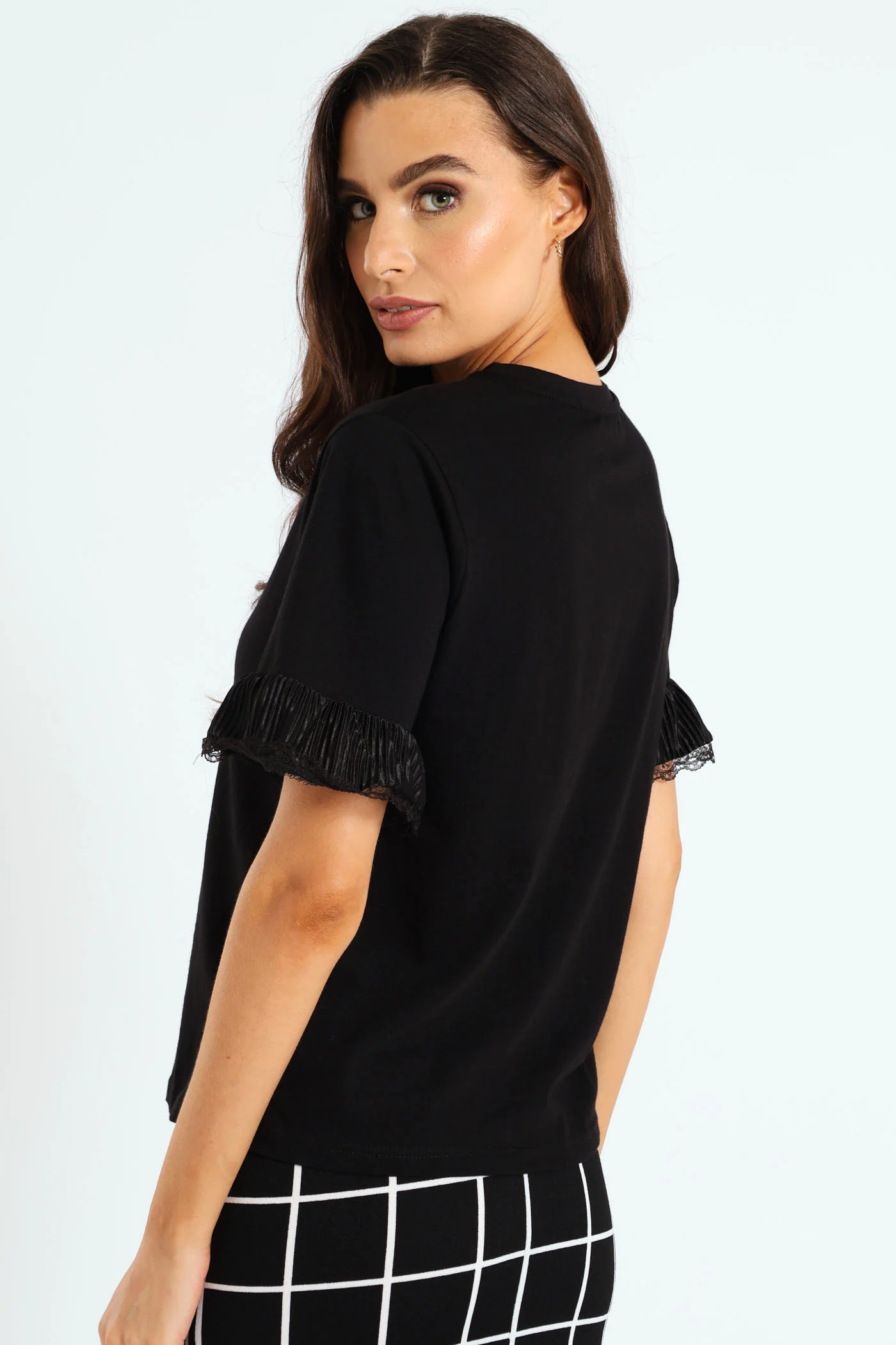 Lace Detail Sleeve Regular Fit Tee - Black - Image 4