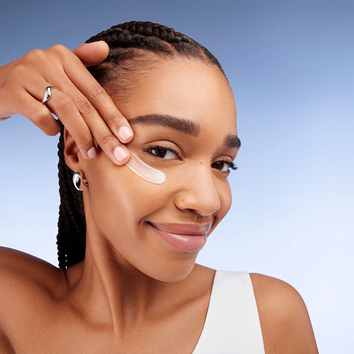 Genifique Ultimate Dual-Repair Concentrated Eye Cream - Image 5