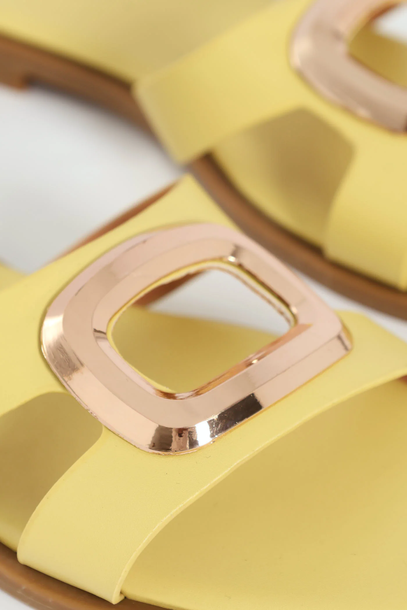 Large Oval Trim Single Band Mule Sandal - Lemon - Image 2