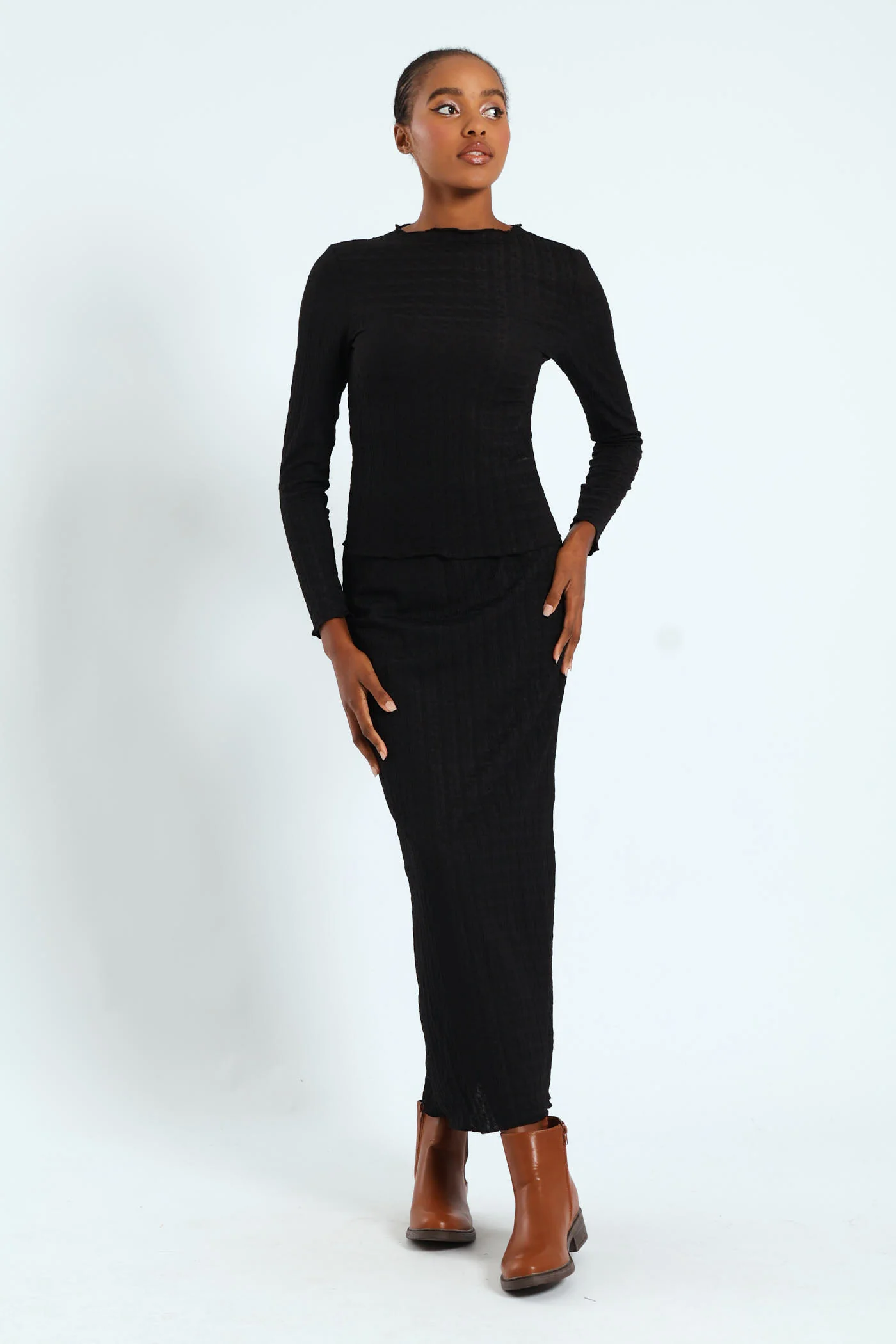 Lettuce Hem Crinkle Knit Top - Black - Image 5