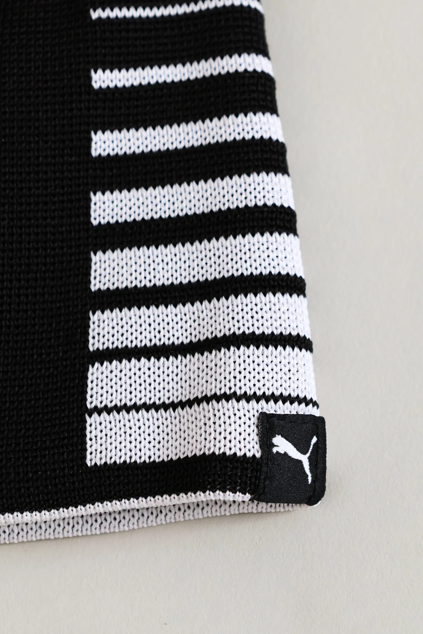 Liga Reversible Beanie - Black/White - Image 4