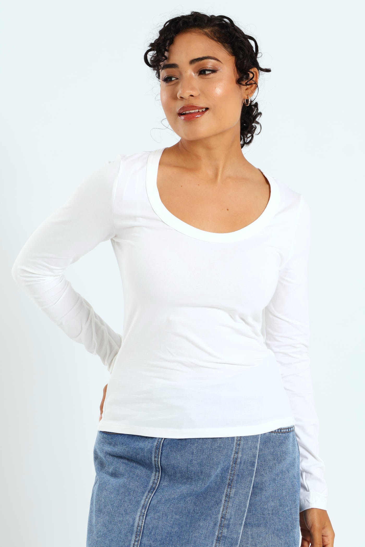 Long Sleeve Basic Scoop Neck Top - White - Image 2