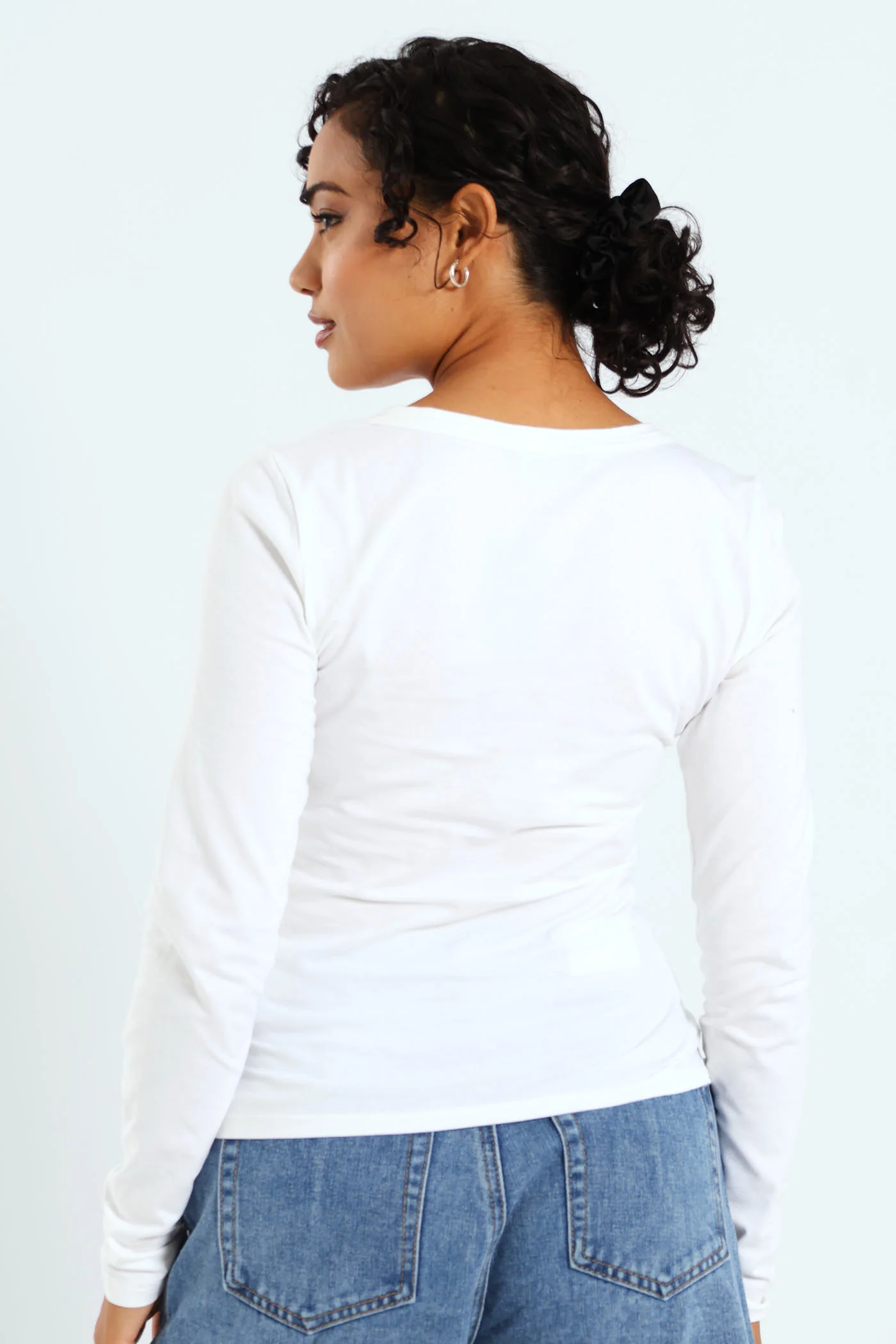 Long Sleeve Basic Scoop Neck Top - White - Image 4