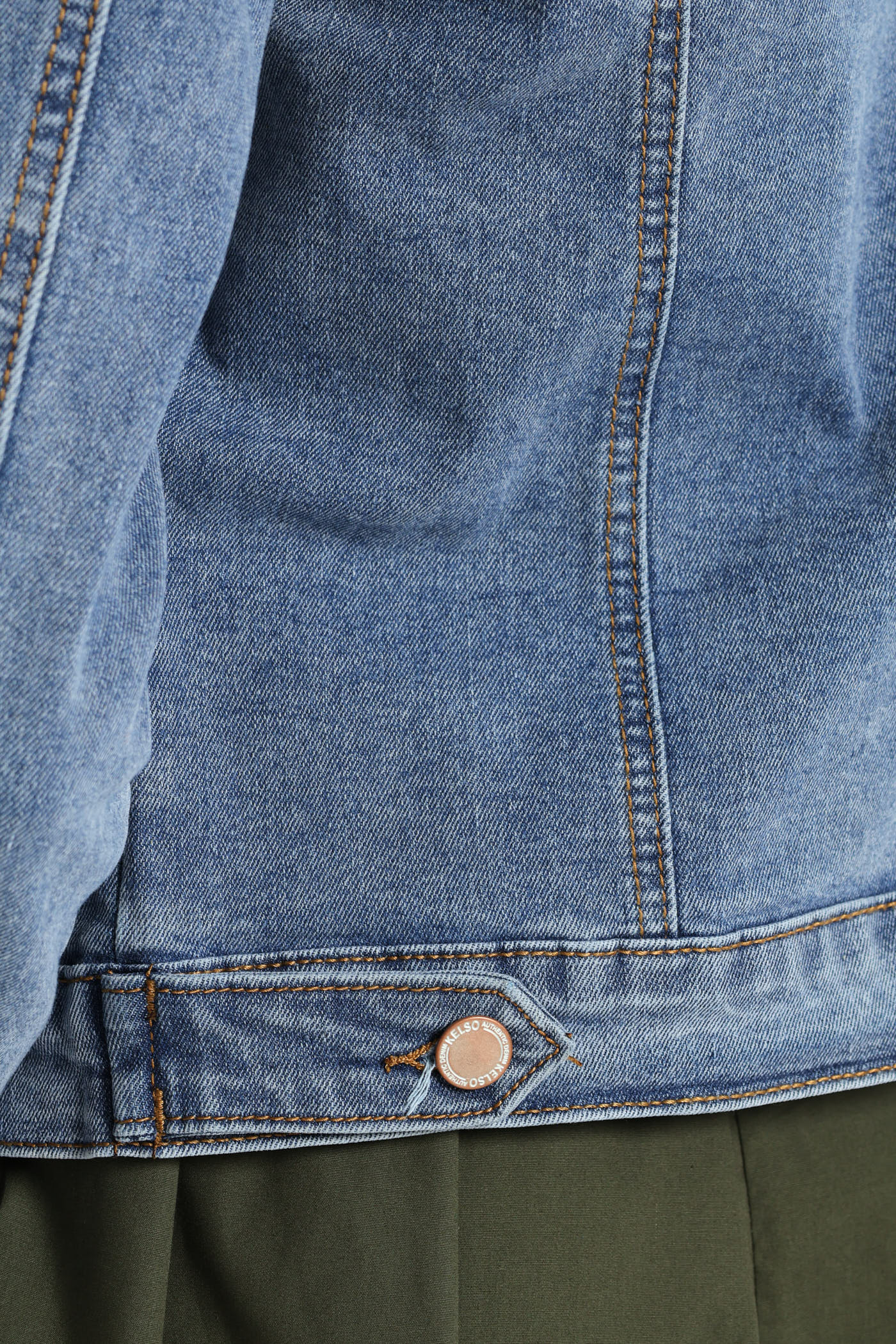 Long Sleeve Classic Denim Trucker Jacket - Light Wash - Image 5