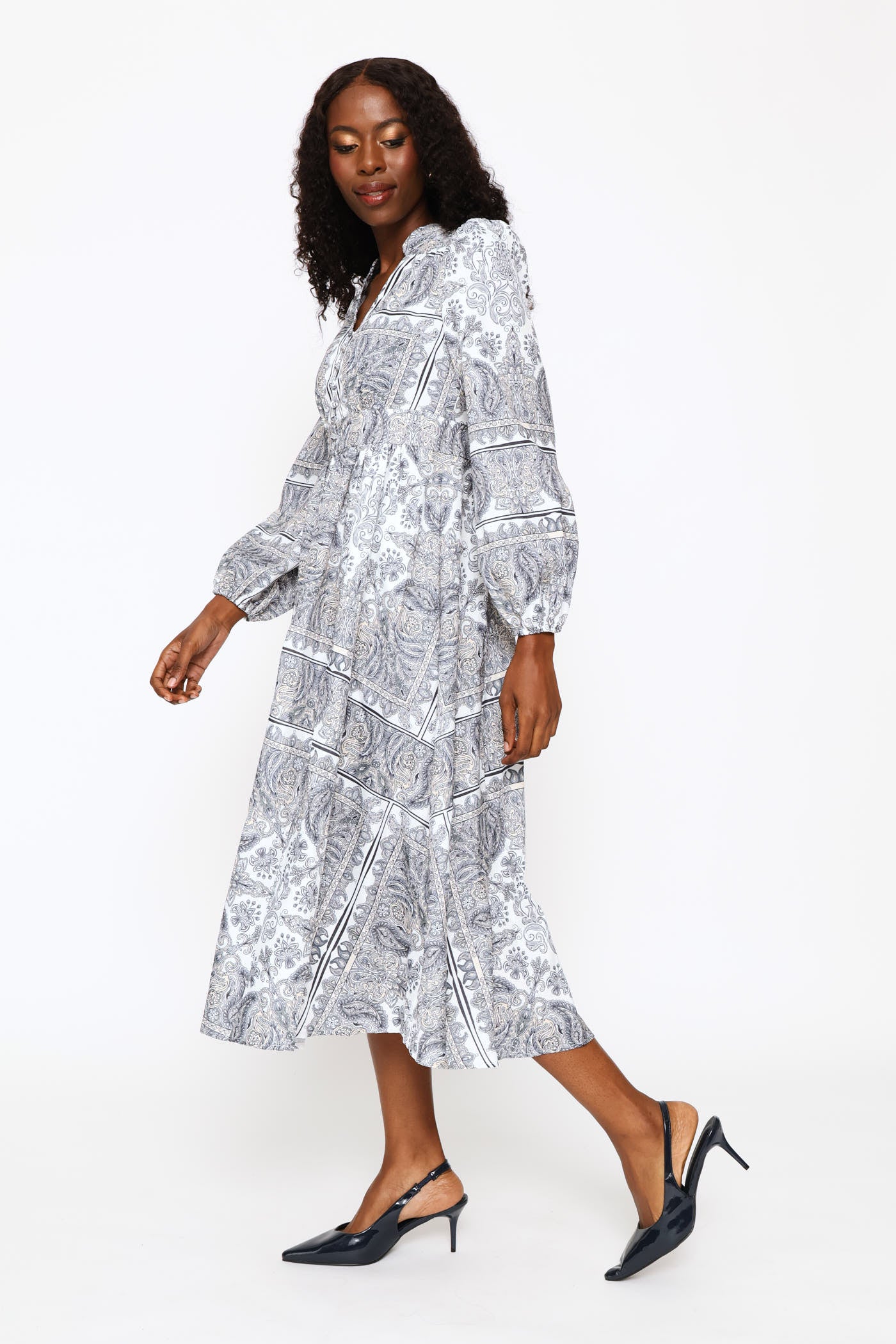 Long Sleeve V-Neck Waisted Border Print Maxi Dress - Grey - Image 2