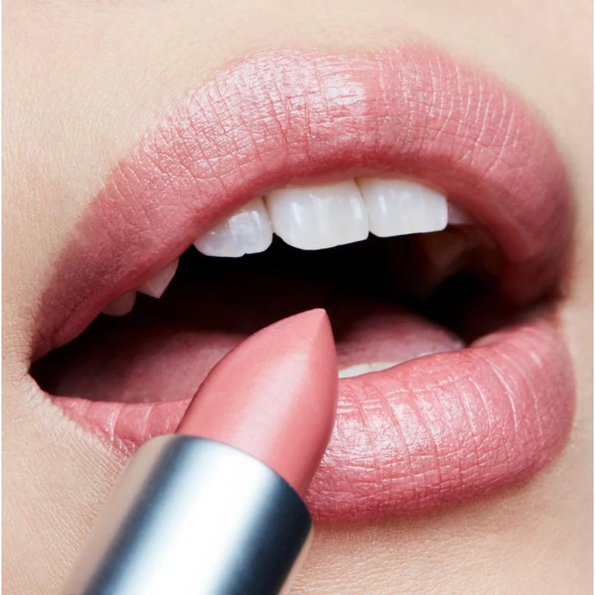 Frost Lipstick - Image 4