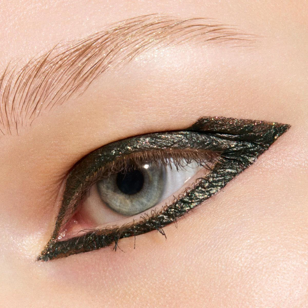Prismatica Liquid Eye Liner - Image 4