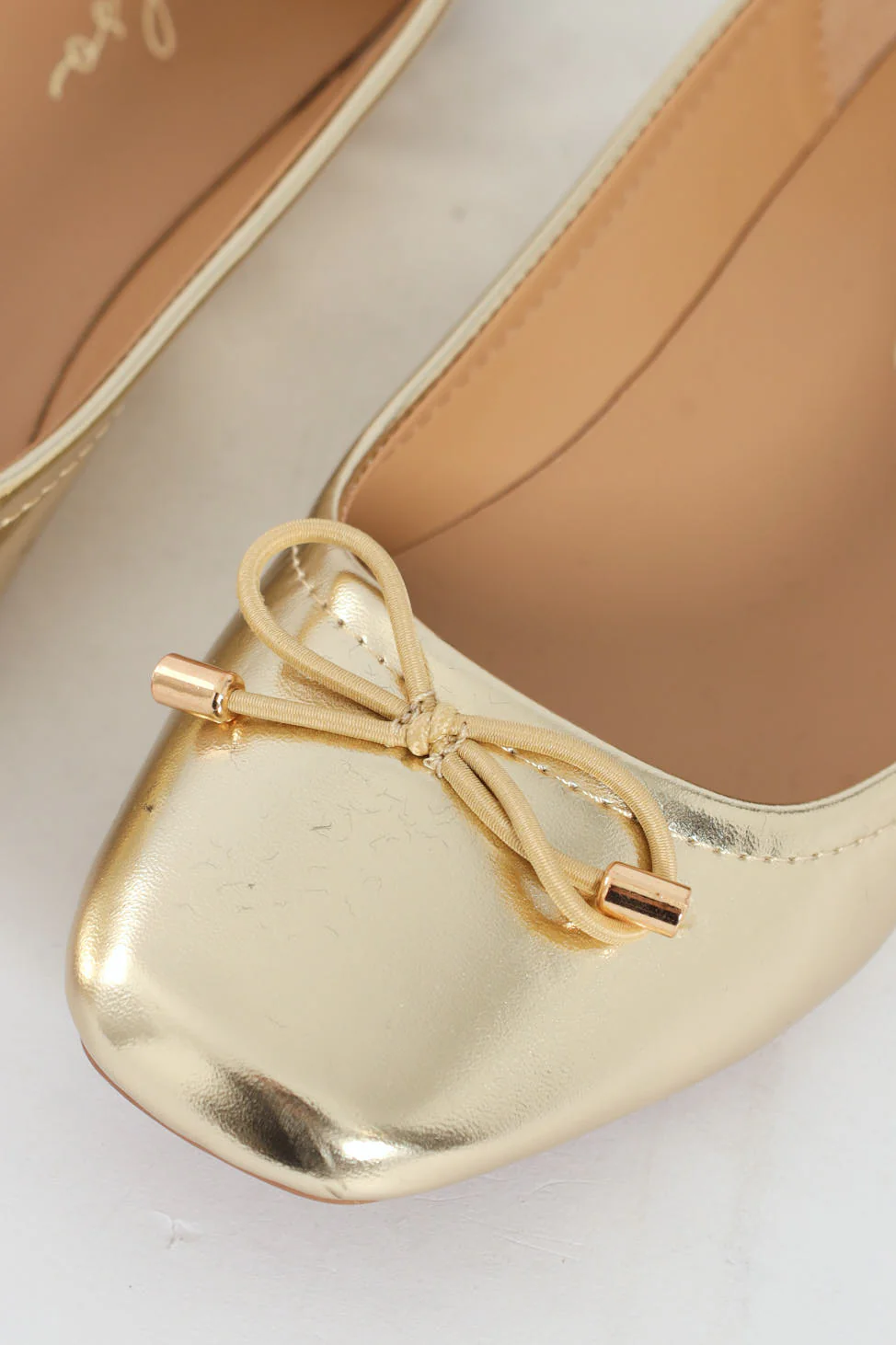 Metallic Pump With Bow - Gold - Image 6