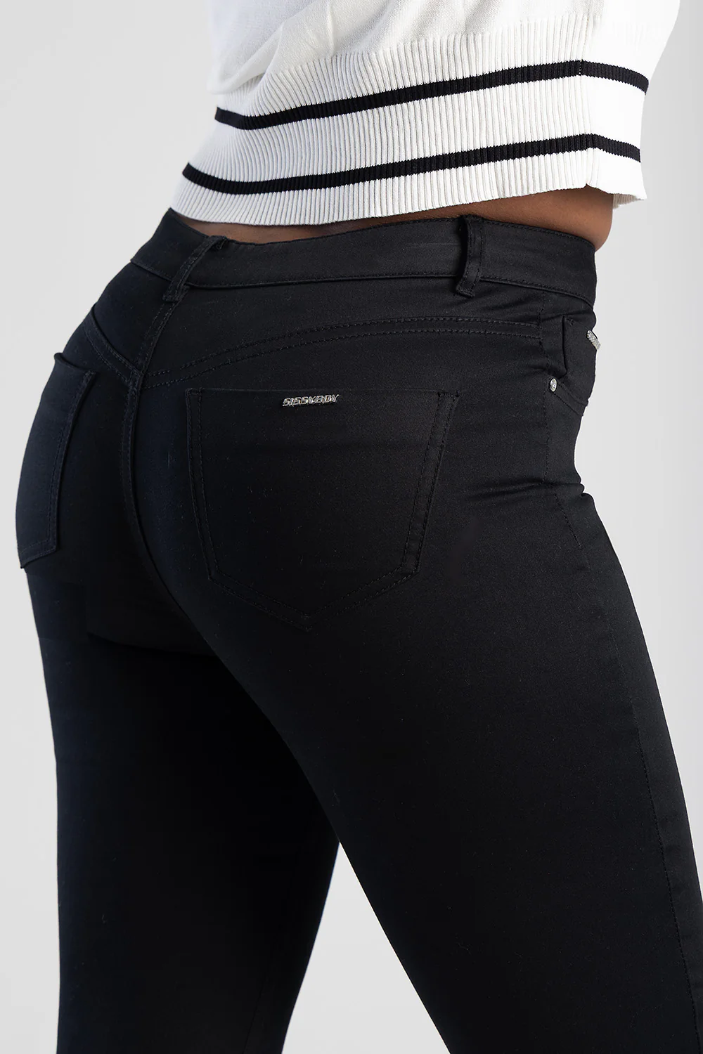 Mid-Waist Skinny Jean - Black - Image 10