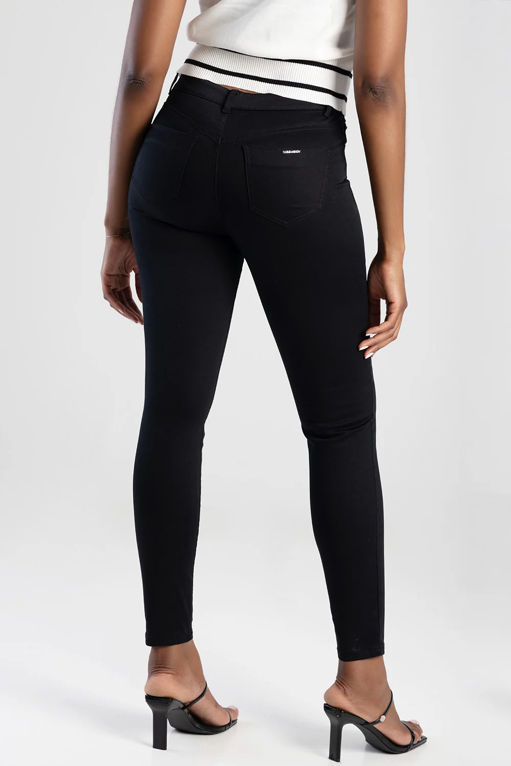 Mid-Waist Skinny Jean - Black - Image 4