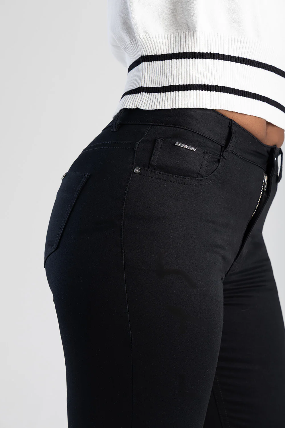 Mid-Waist Skinny Jean - Black - Image 9