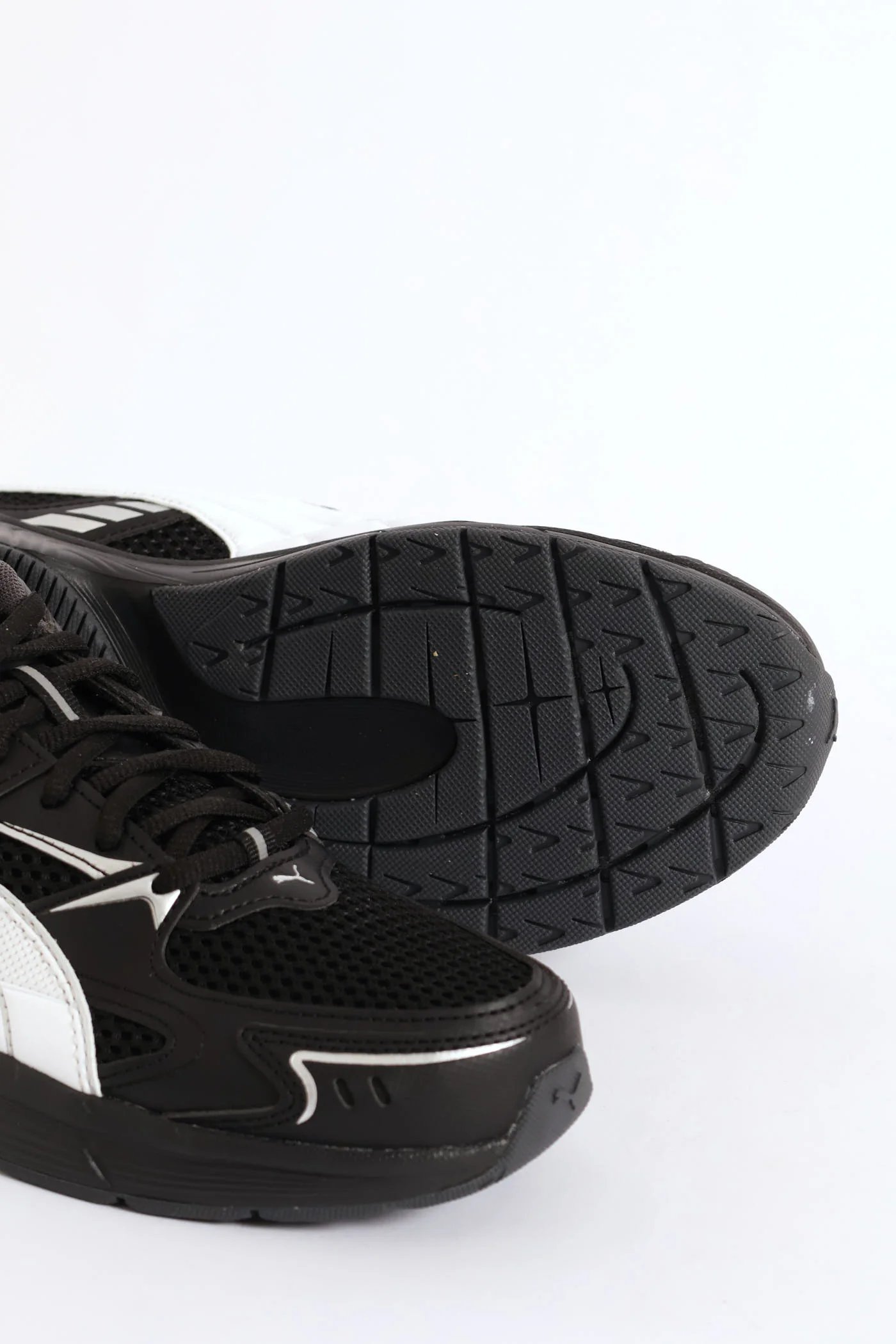 Milenio Tech 2000 Sneaker - Black/White - Image 7