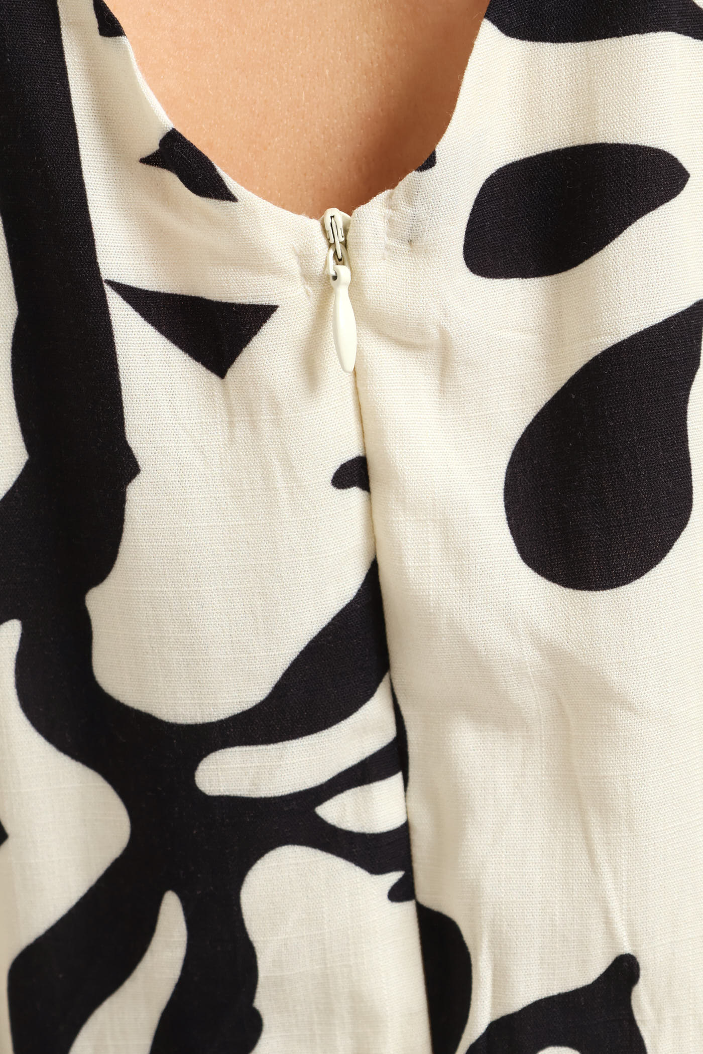 Multi Tier Abstract Print Maxi Dress - Black/White - Image 4