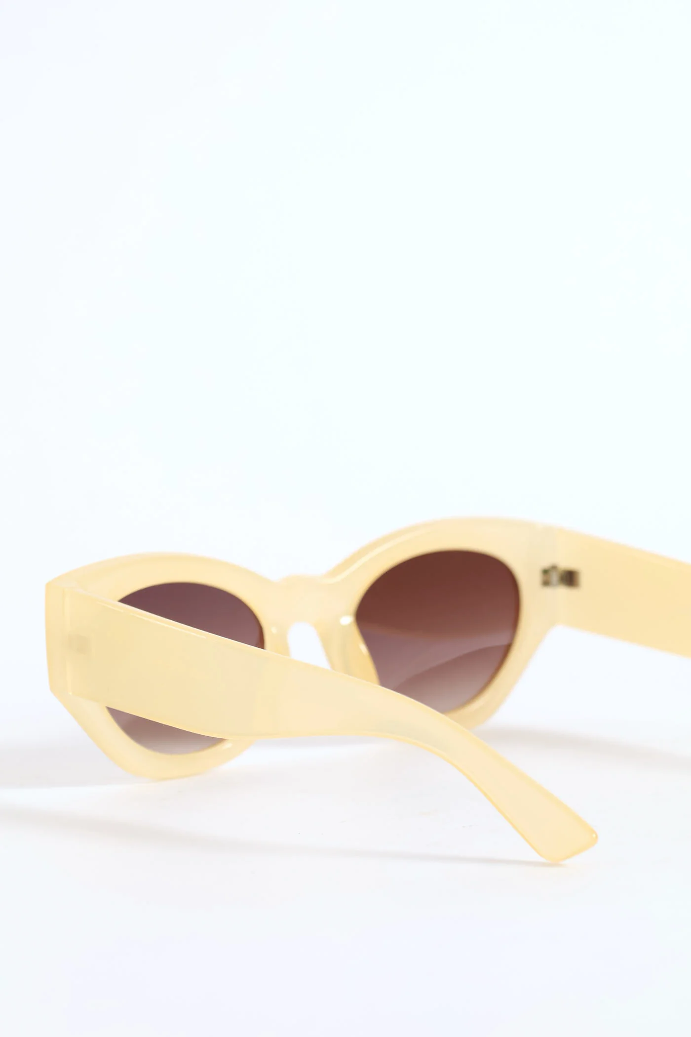 Narrow Oval Cateye Brown Gradient Lense Sunglasses - Light Yellow - Image 4