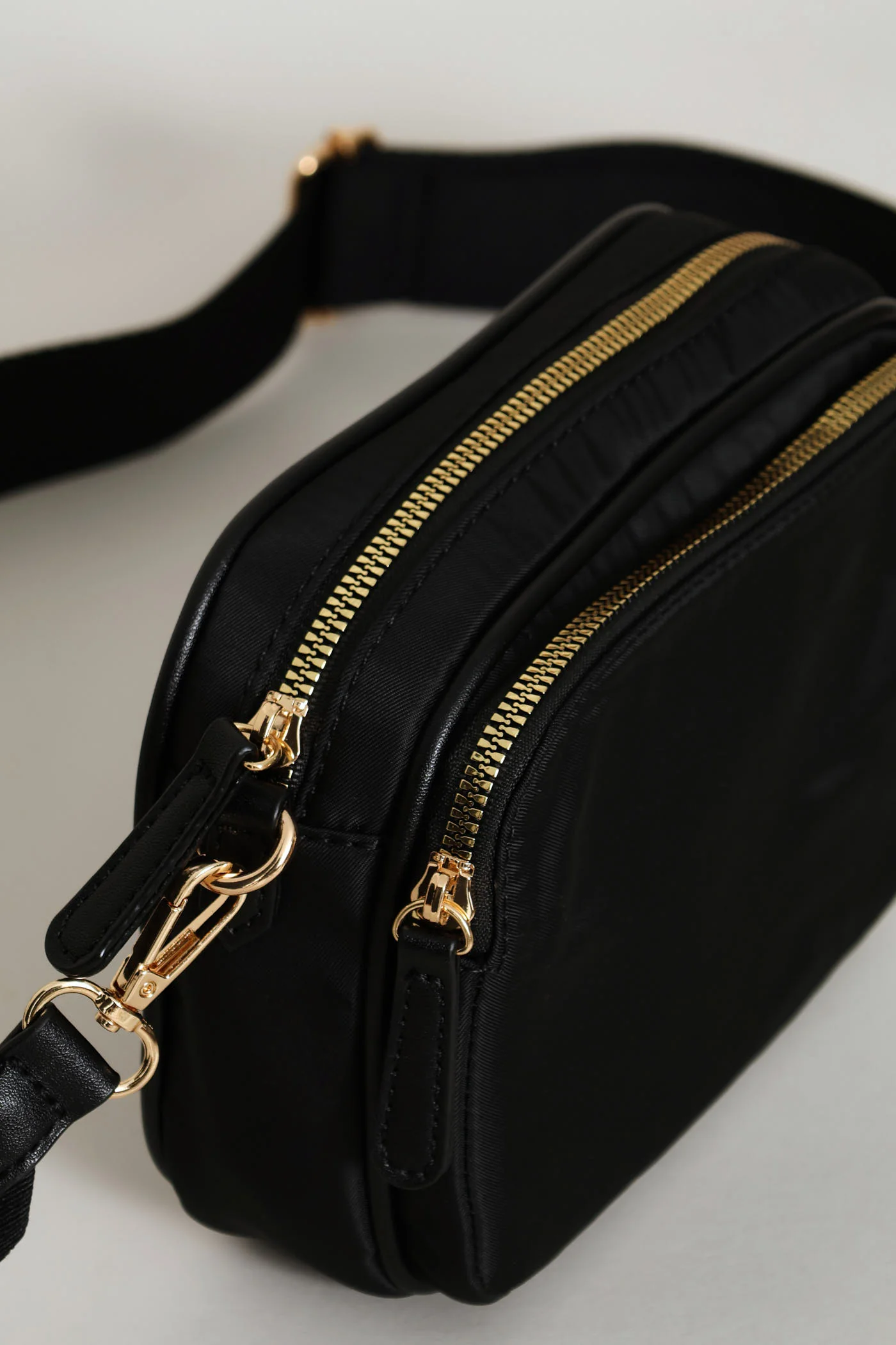 Nylon Gold Zip Camera Bag - Black - Image 4