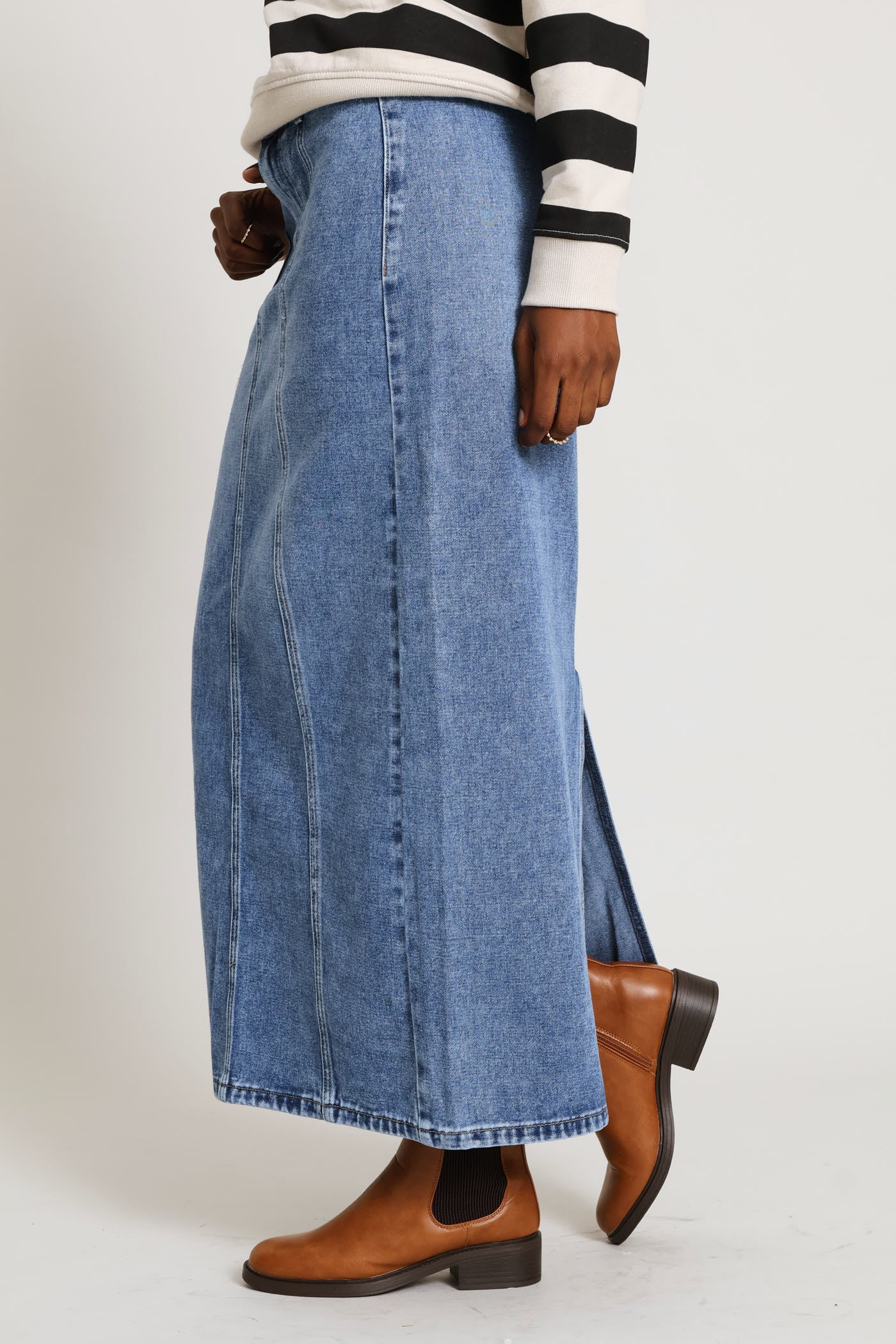 Panelled Denim Maxi Skirt With Back Slit - Mid Wash - Image 4