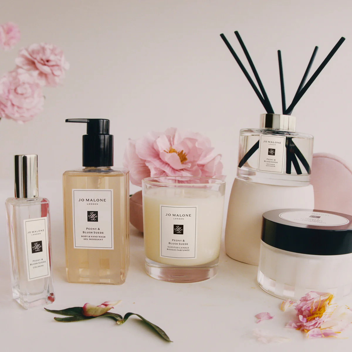 Peony & Blush Suede Deluxe Candle 600g - Image 3