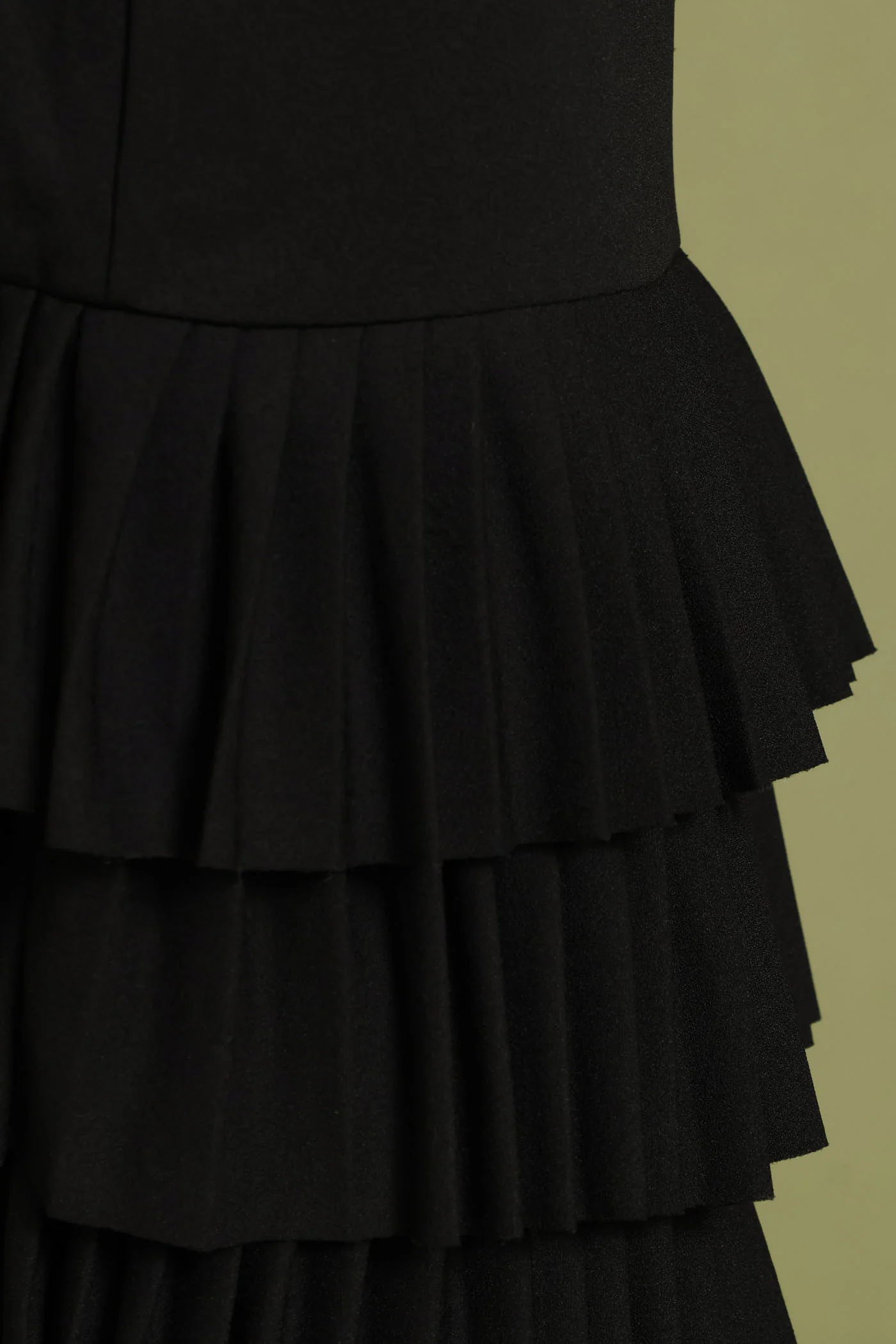 Pleated Hem Pencil Skirt - Black - Image 4