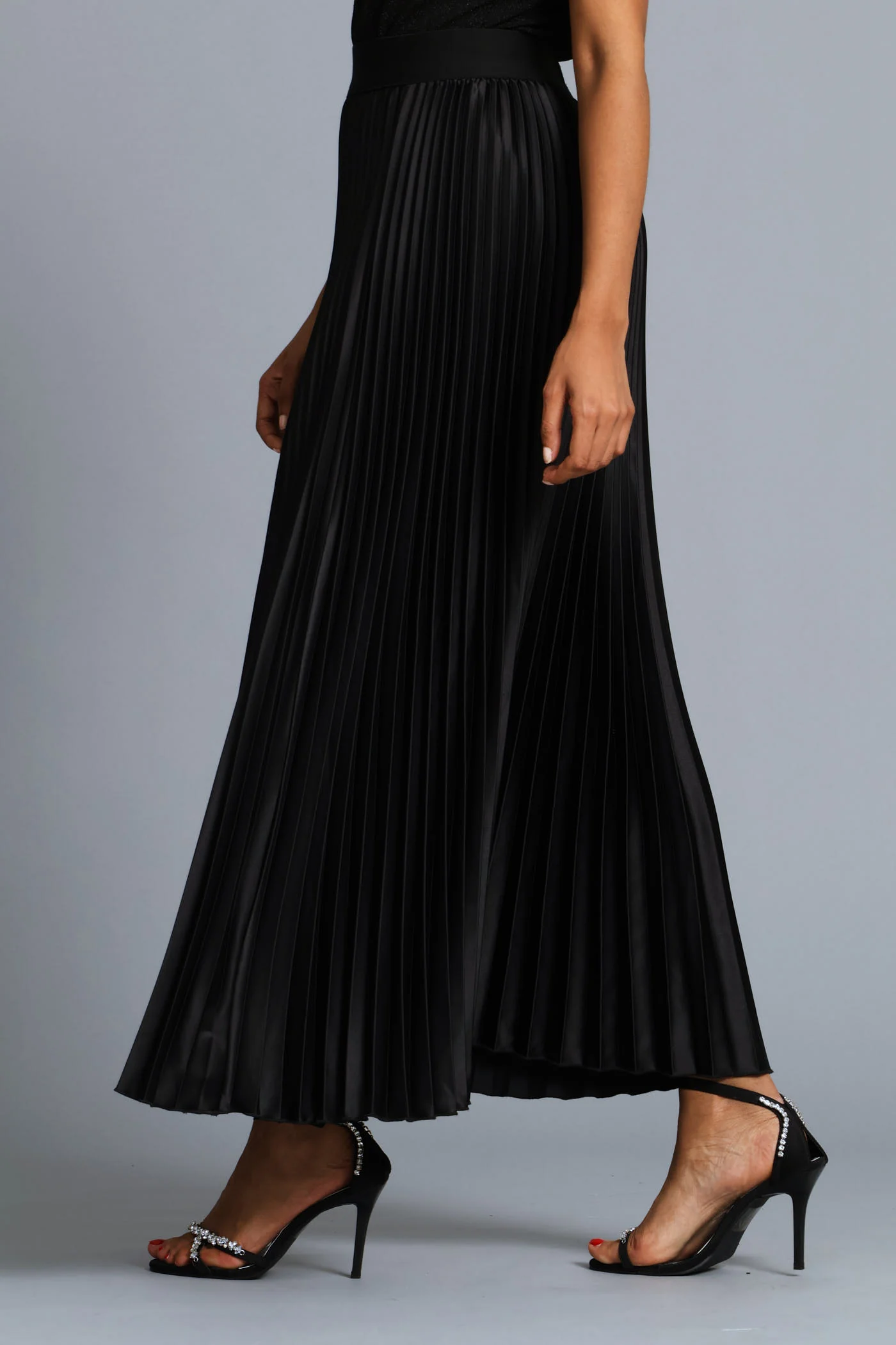 Pleated Satin Maxi Skirt - Black - Image 3