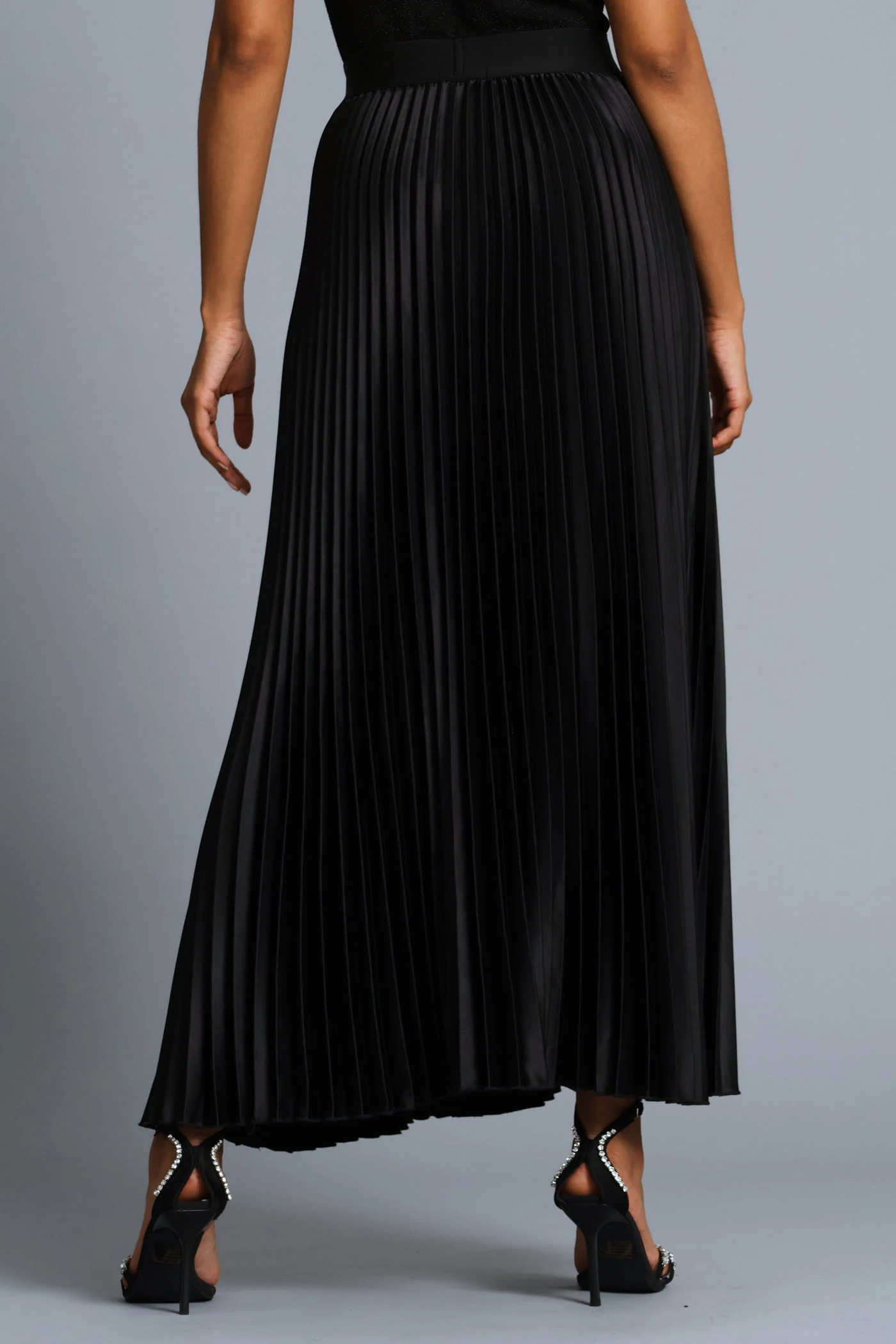 Pleated Satin Maxi Skirt - Black - Image 4