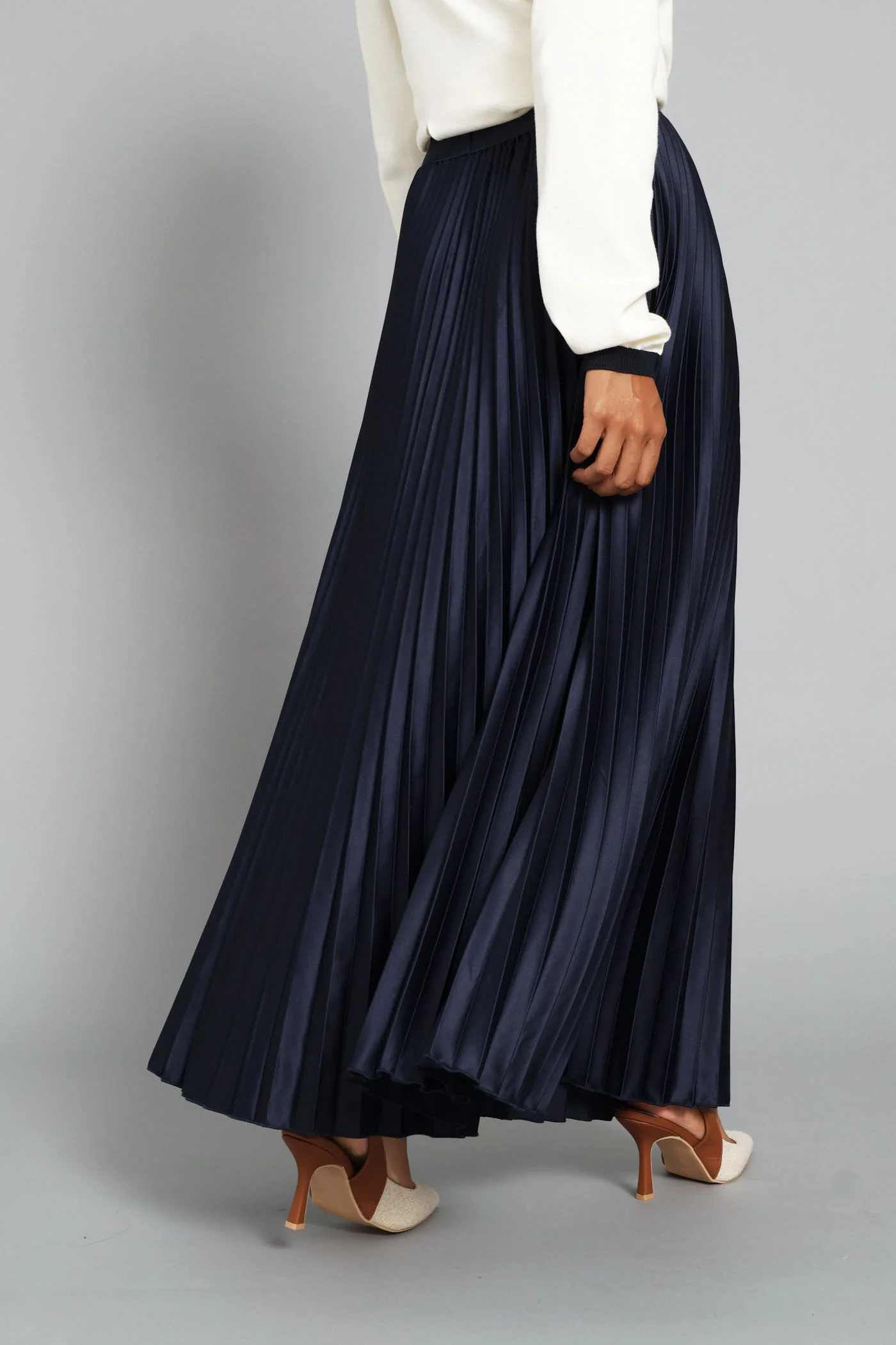 Pleated Satin Maxi Skirt - Dark Navy - Image 4