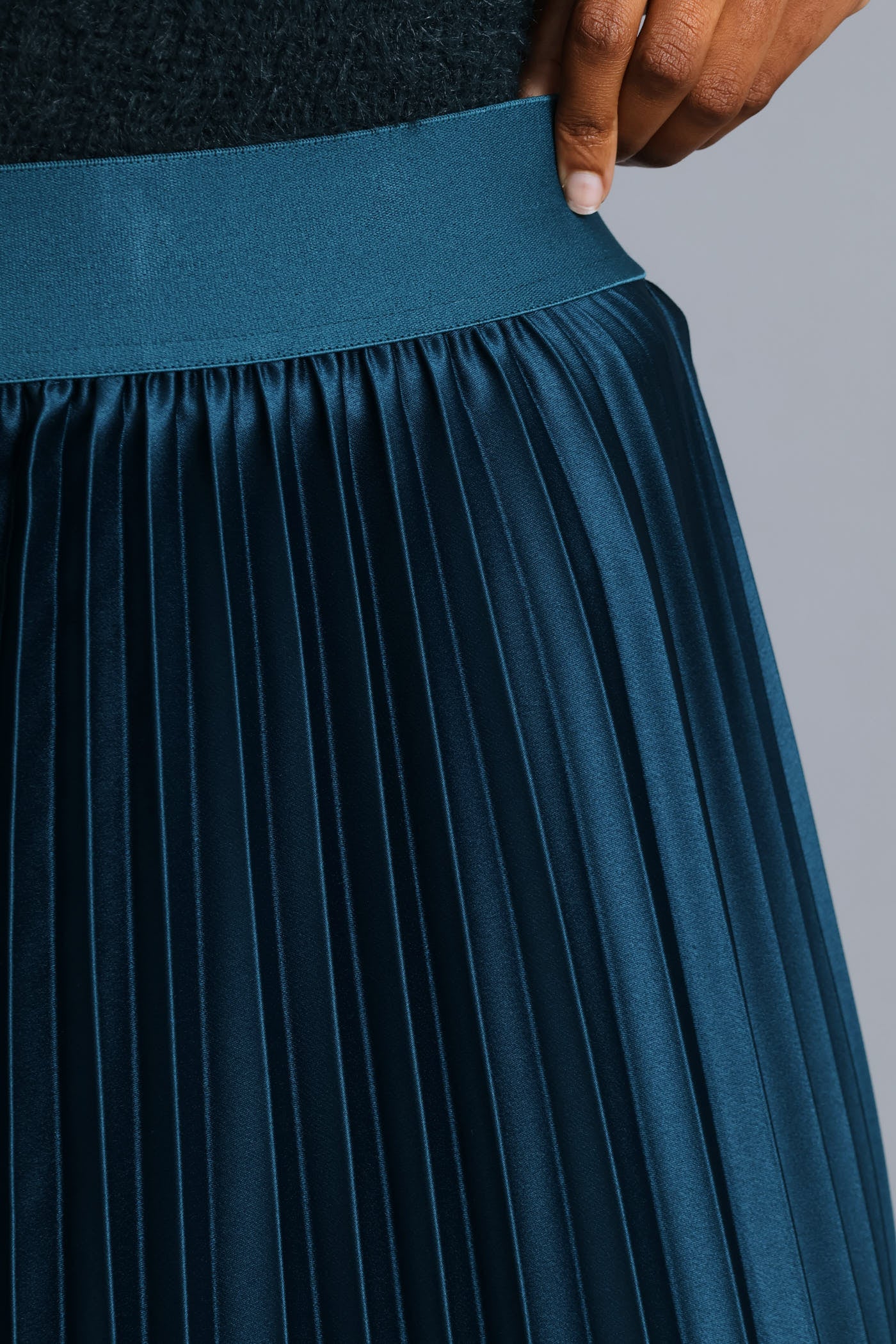 Pleated Satin Maxi Skirt - Teal - Image 5