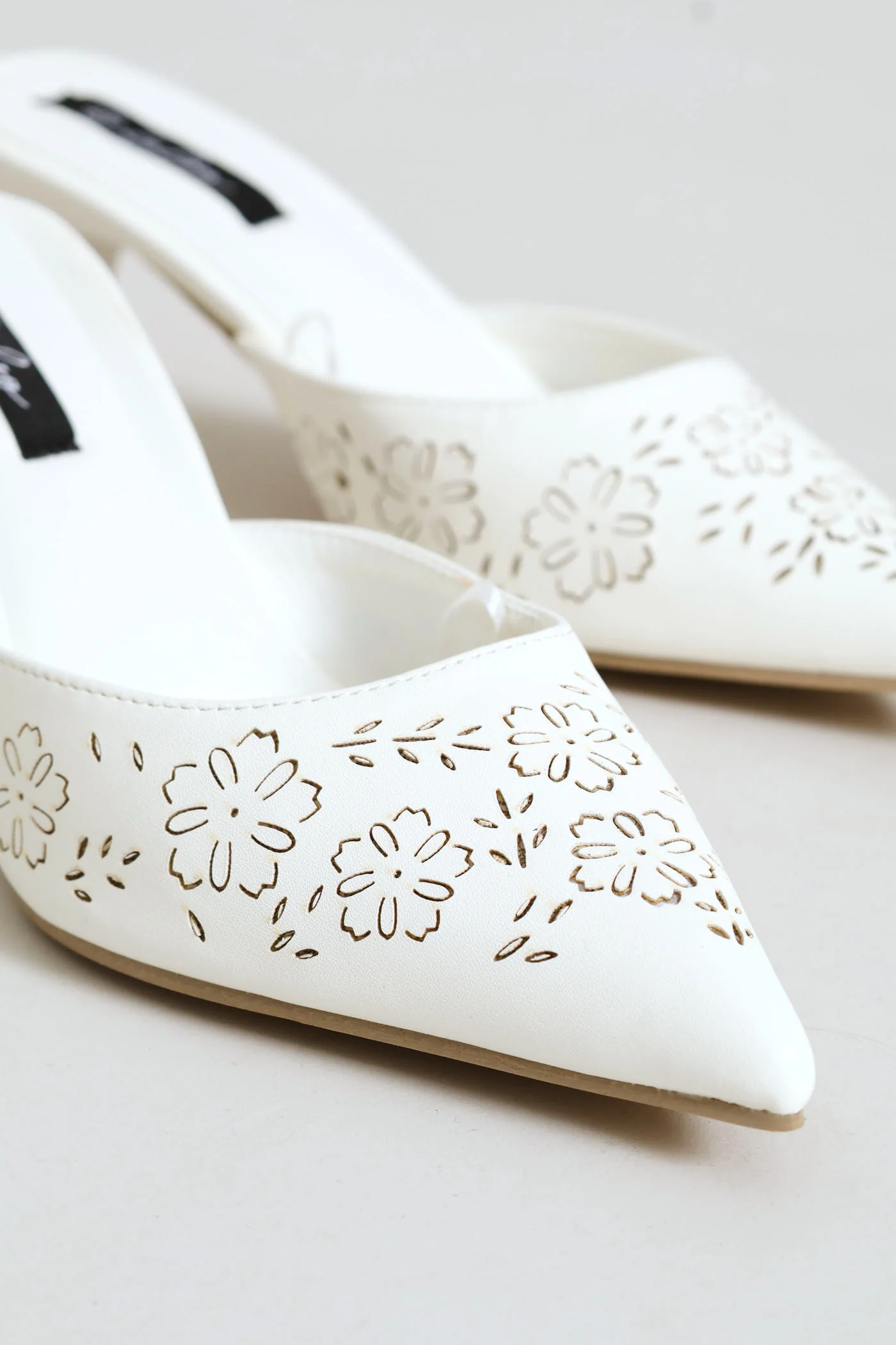 Pointy 3D Laser Cut Flower Mule Heel - Off White - Image 3