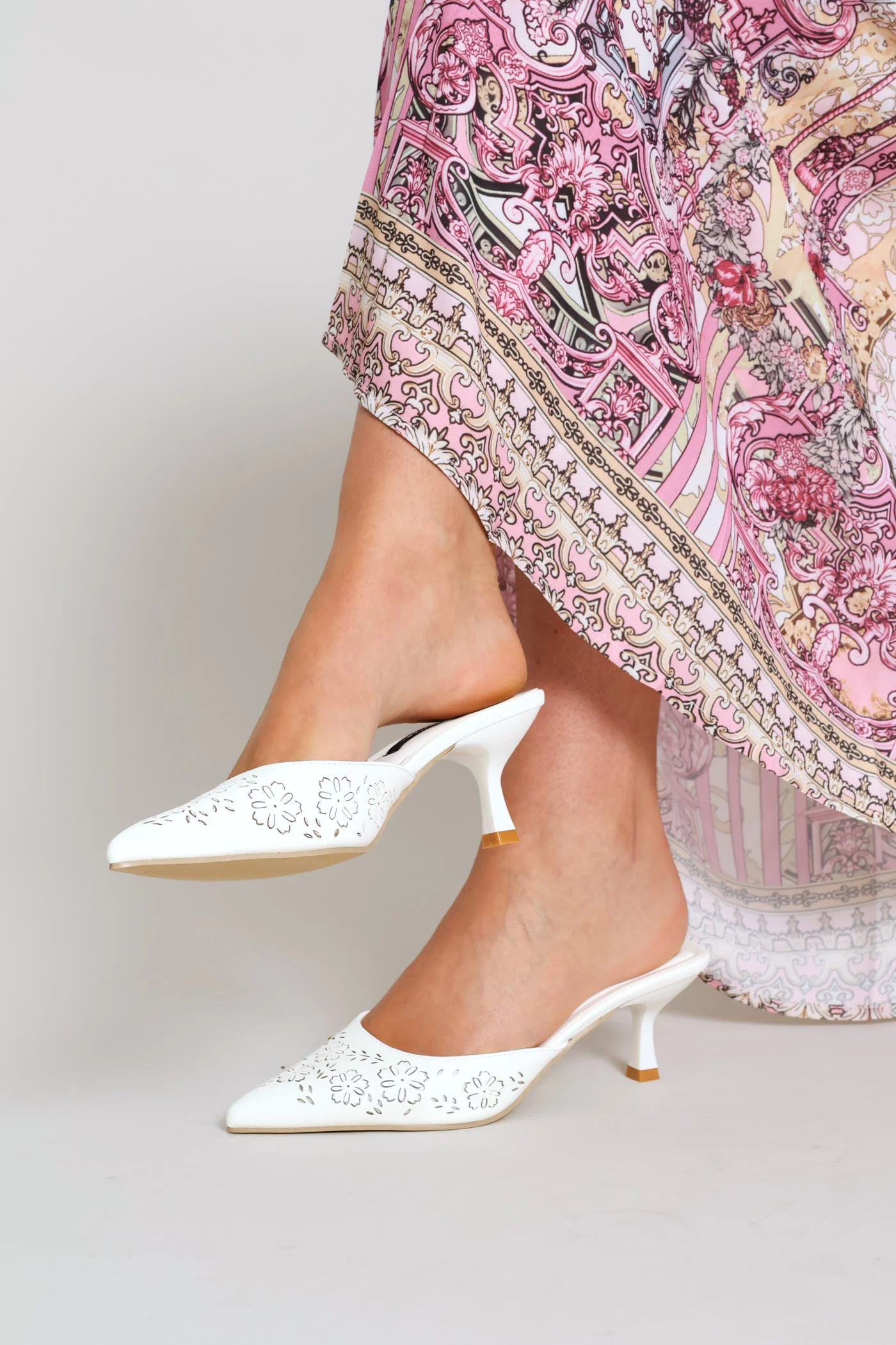 Pointy 3D Laser Cut Flower Mule Heel - Off White - Image 4