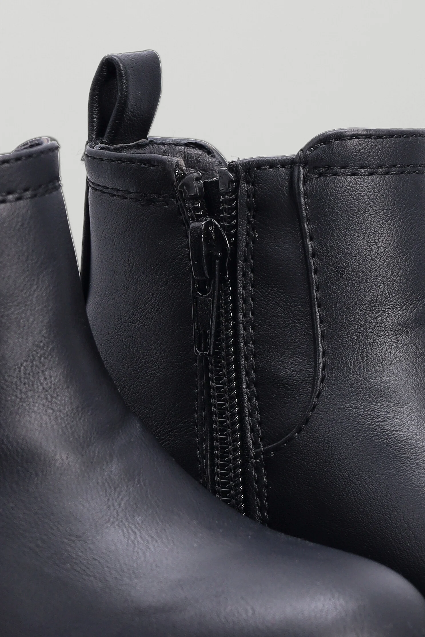 Pre-Boys Chelsea Boot - Black - Image 4