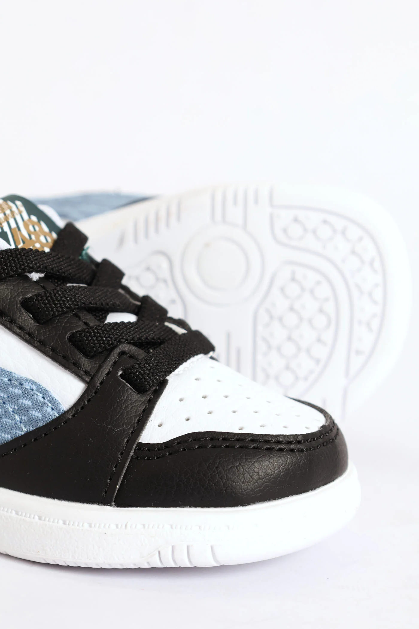 Pre-Boys Rebound V6 Lo Run Fun Ac Sneaker - Multi - Image 4