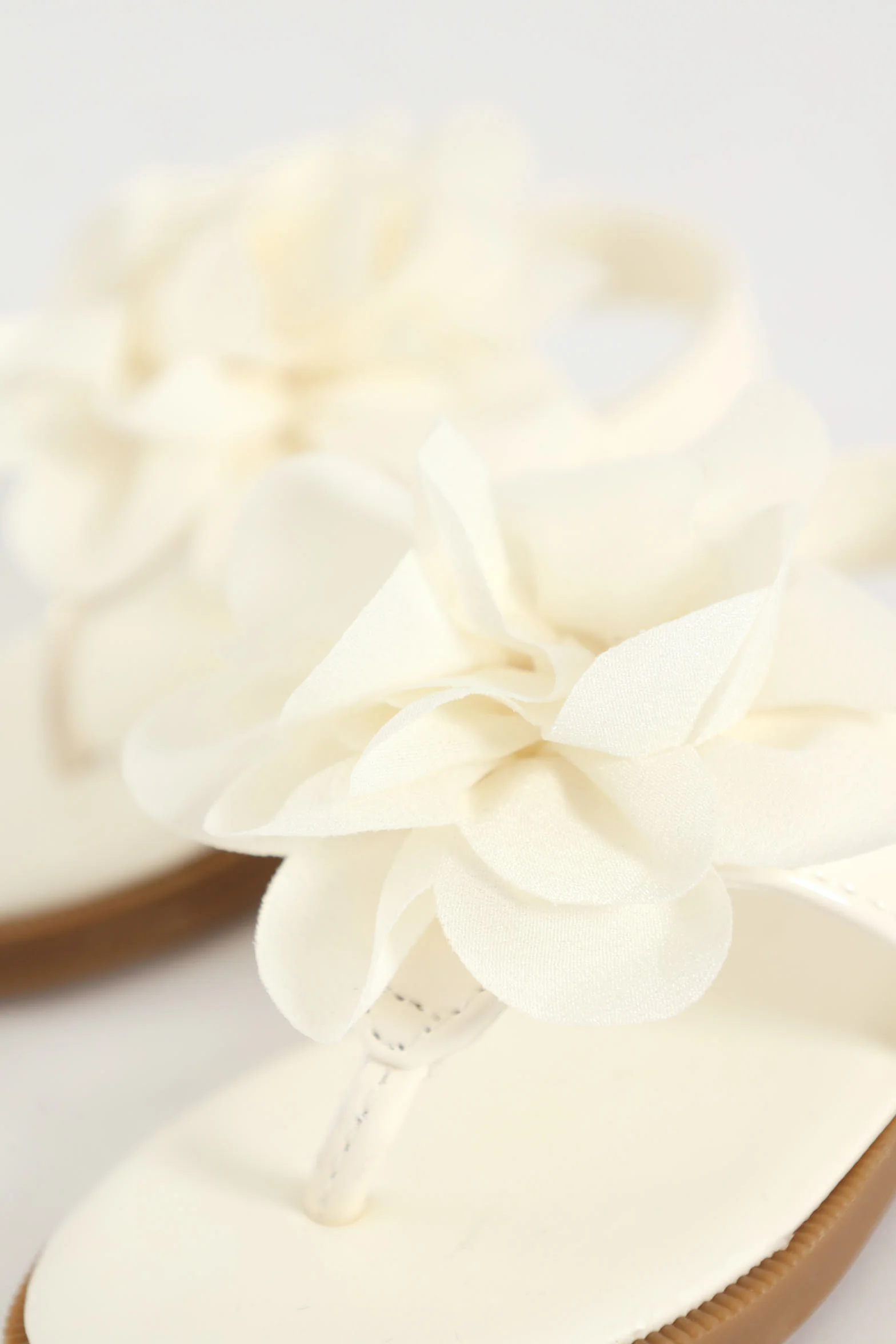 Pre-Girls Flower Thong Sandal - Ecru - Image 7