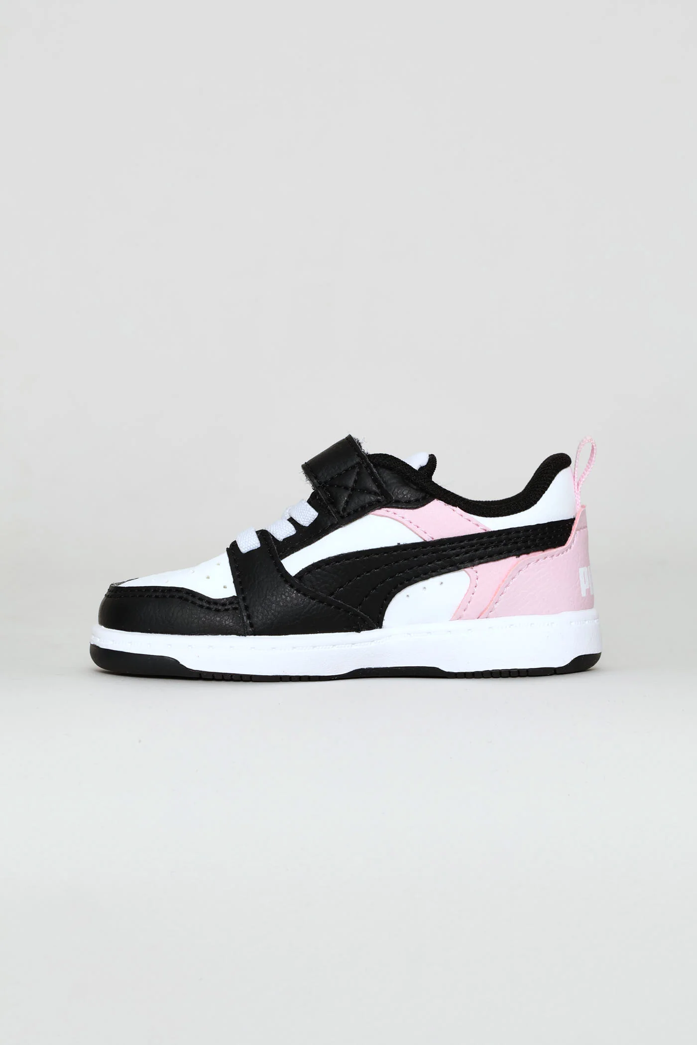 Pre-Girls Rebound V6 Lo Ac Plus Sneaker - Black/Pink - Image 4