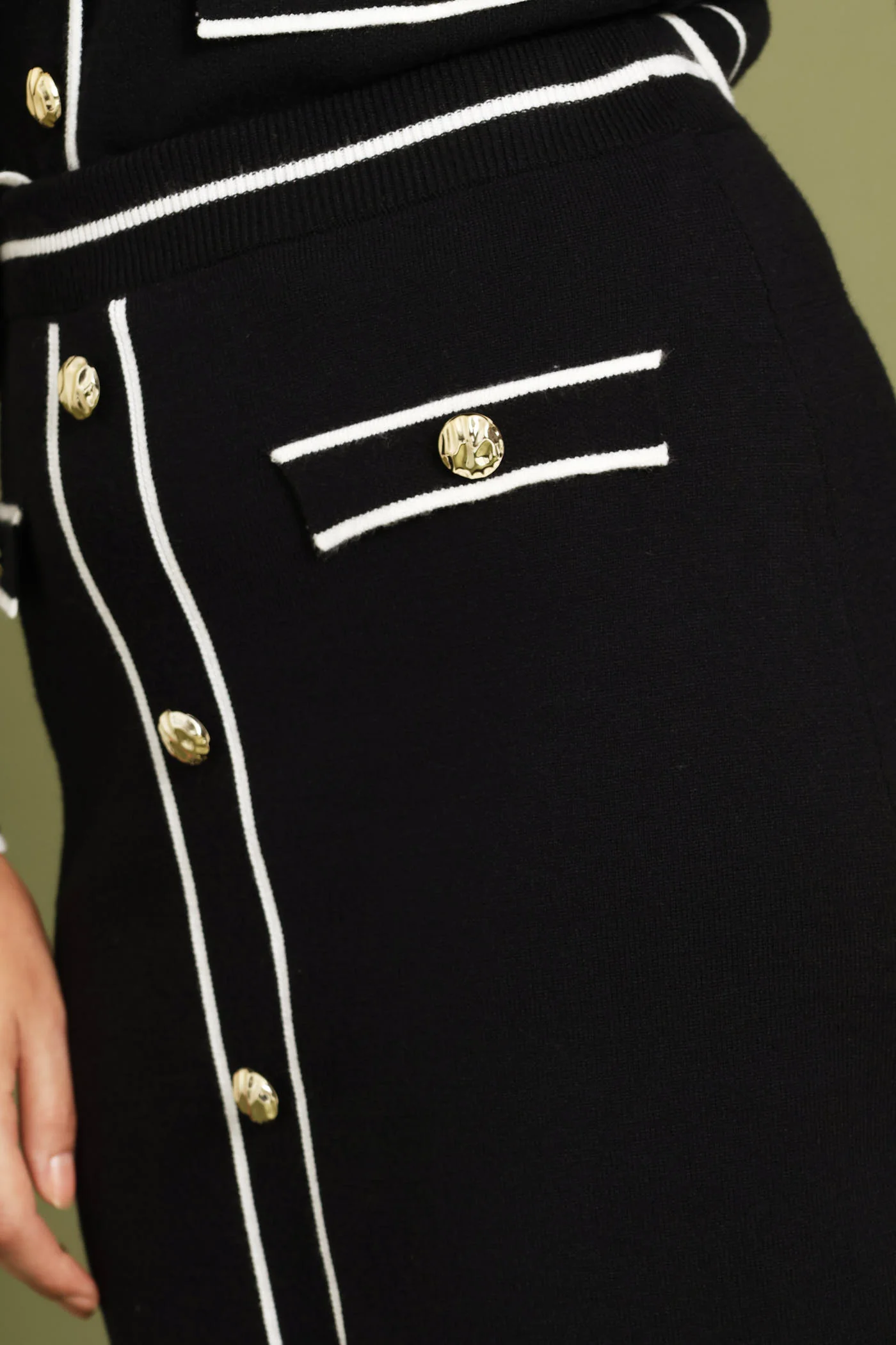 Preppy Contrast Knitwear Skirt - Black/White - Image 5