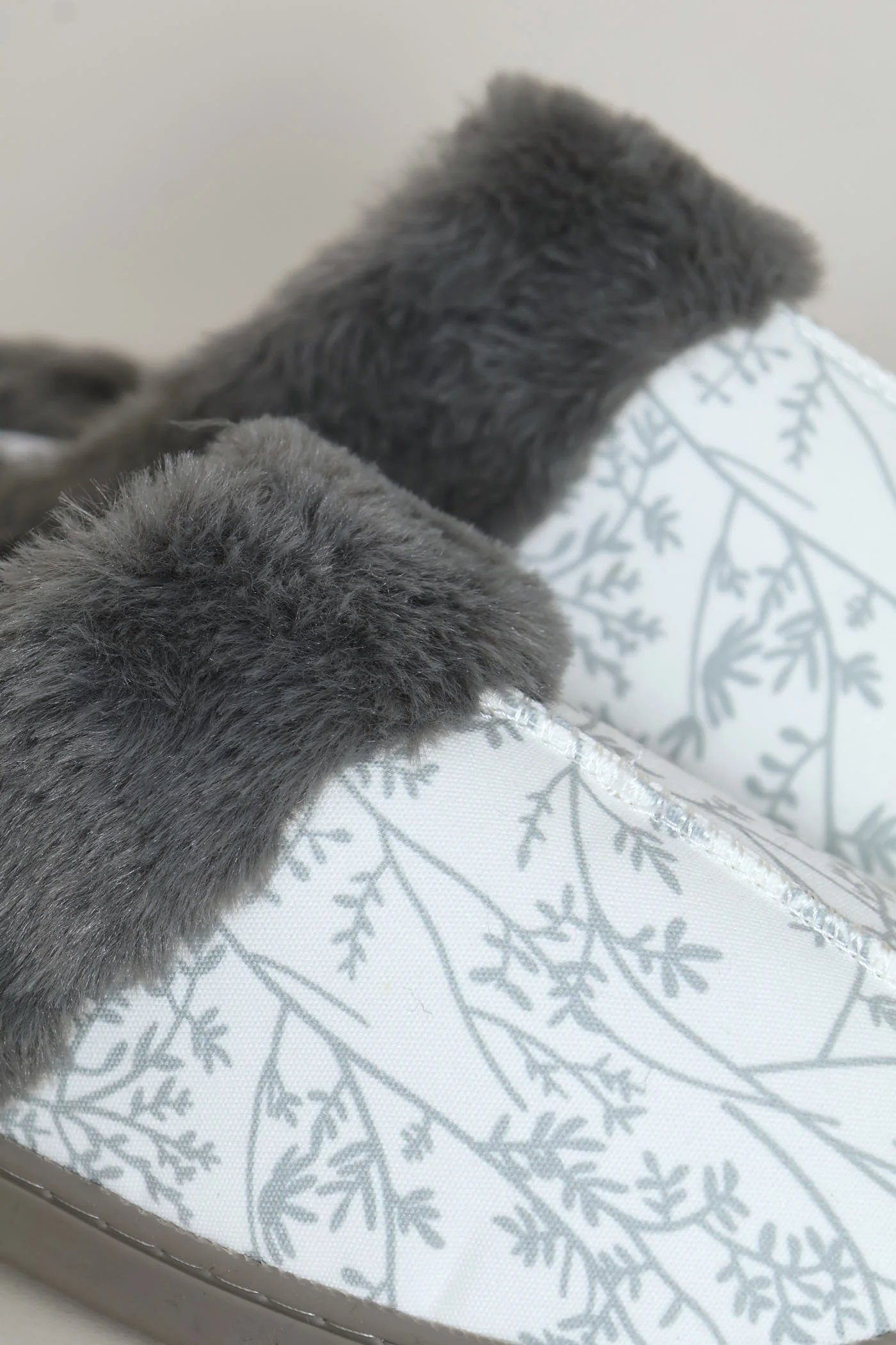 Printed Closed Toe Slipper With Faux Fur Trim - Grey - Image 2
