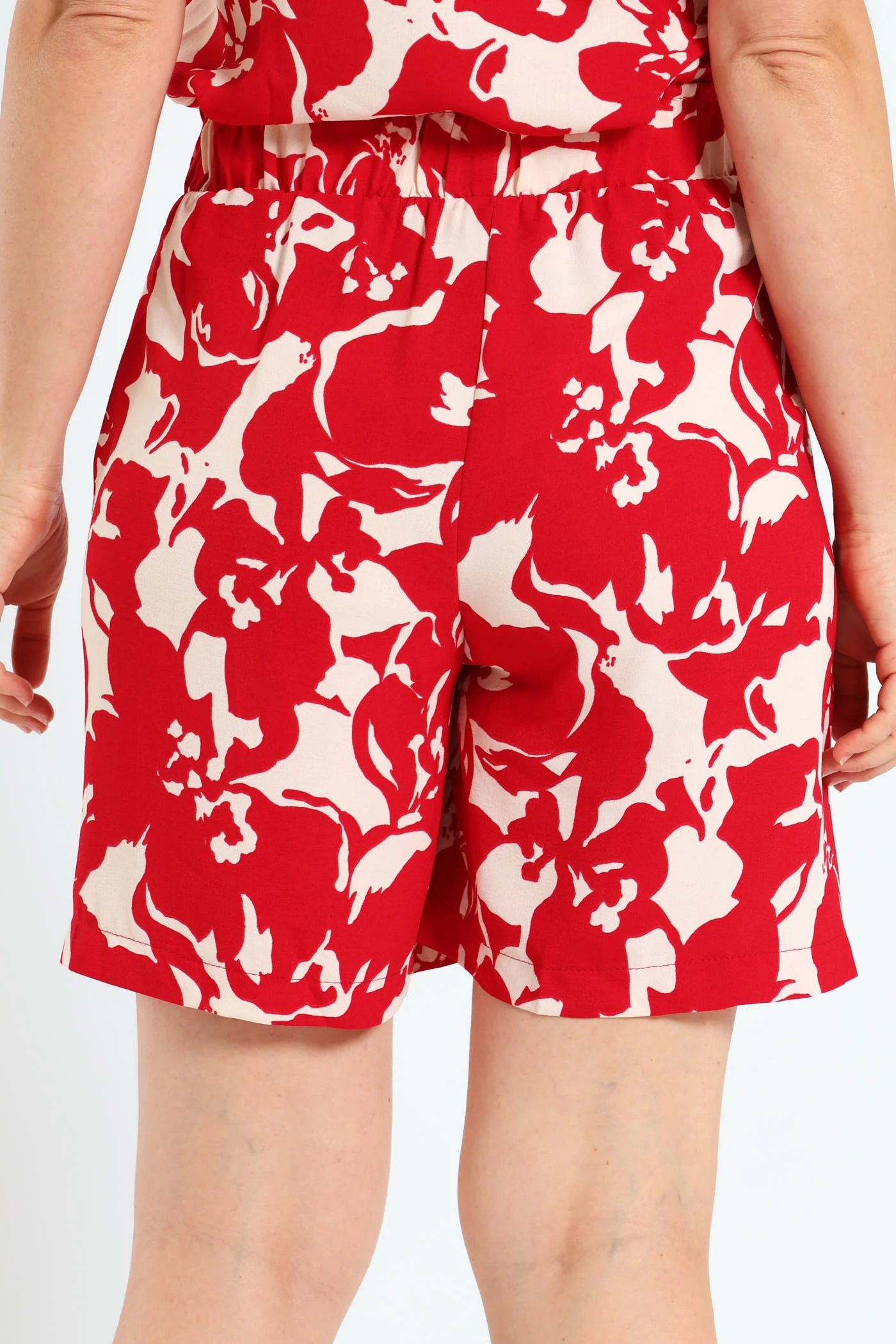 Pull-On Belted Drapey Mid Thigh Shorts - Red - Image 4