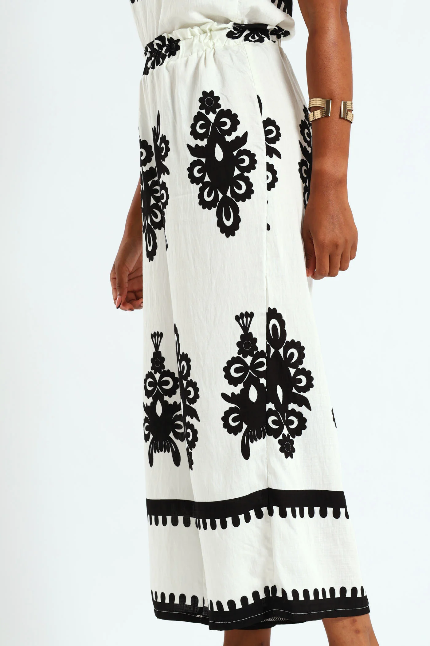 Pull On Capri Pants With Border - White/Black - Image 4