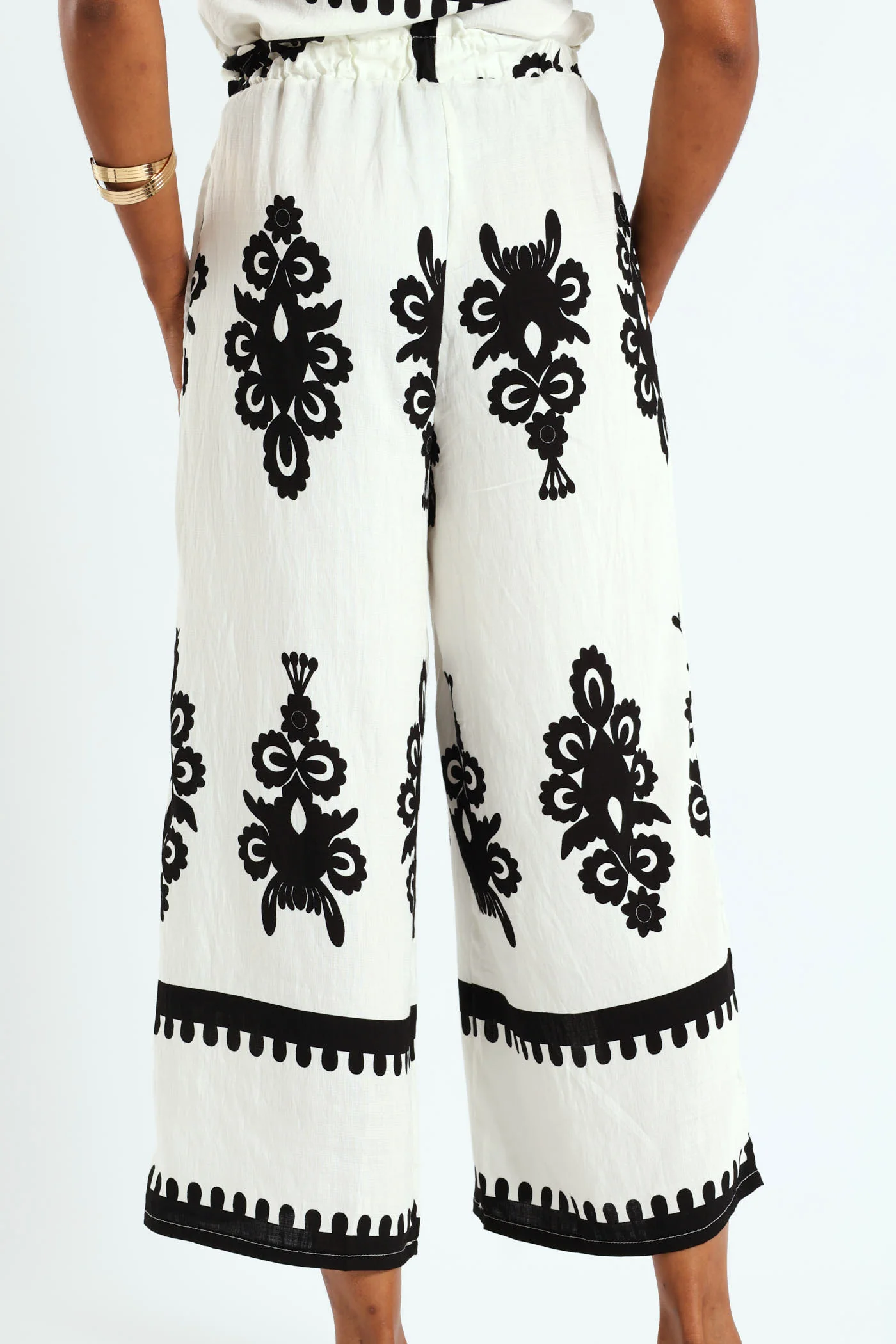 Pull On Capri Pants With Border - White/Black - Image 5