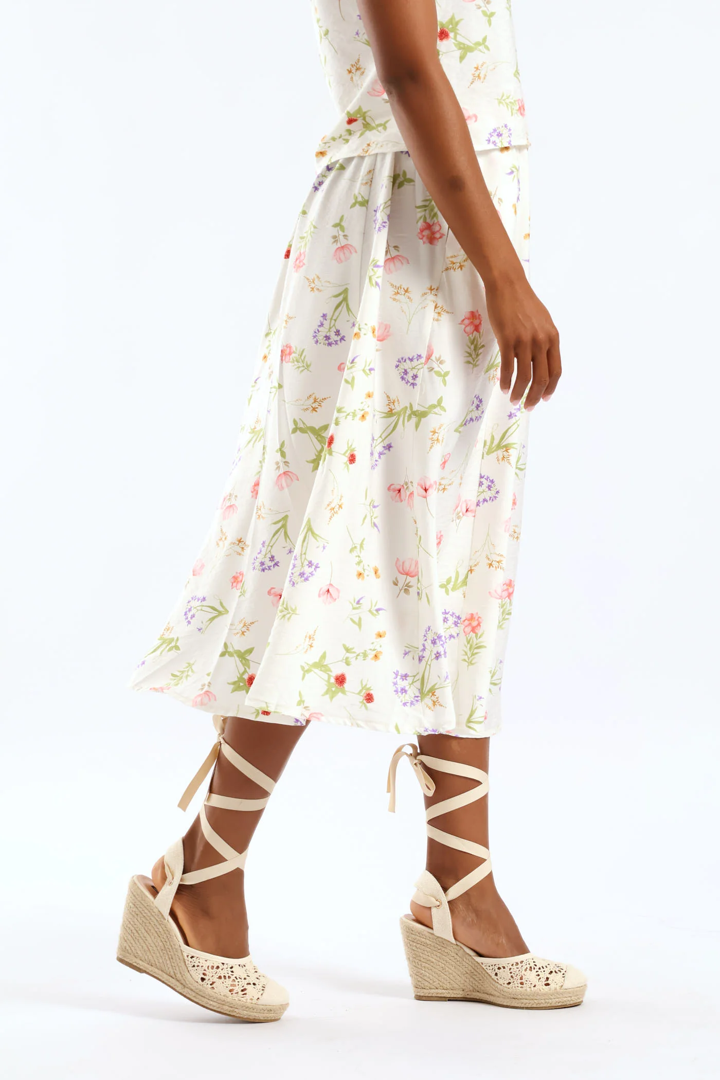 Pull On Elasticated Flare Garden Floral Print Midi Skirt - Cream - Image 4
