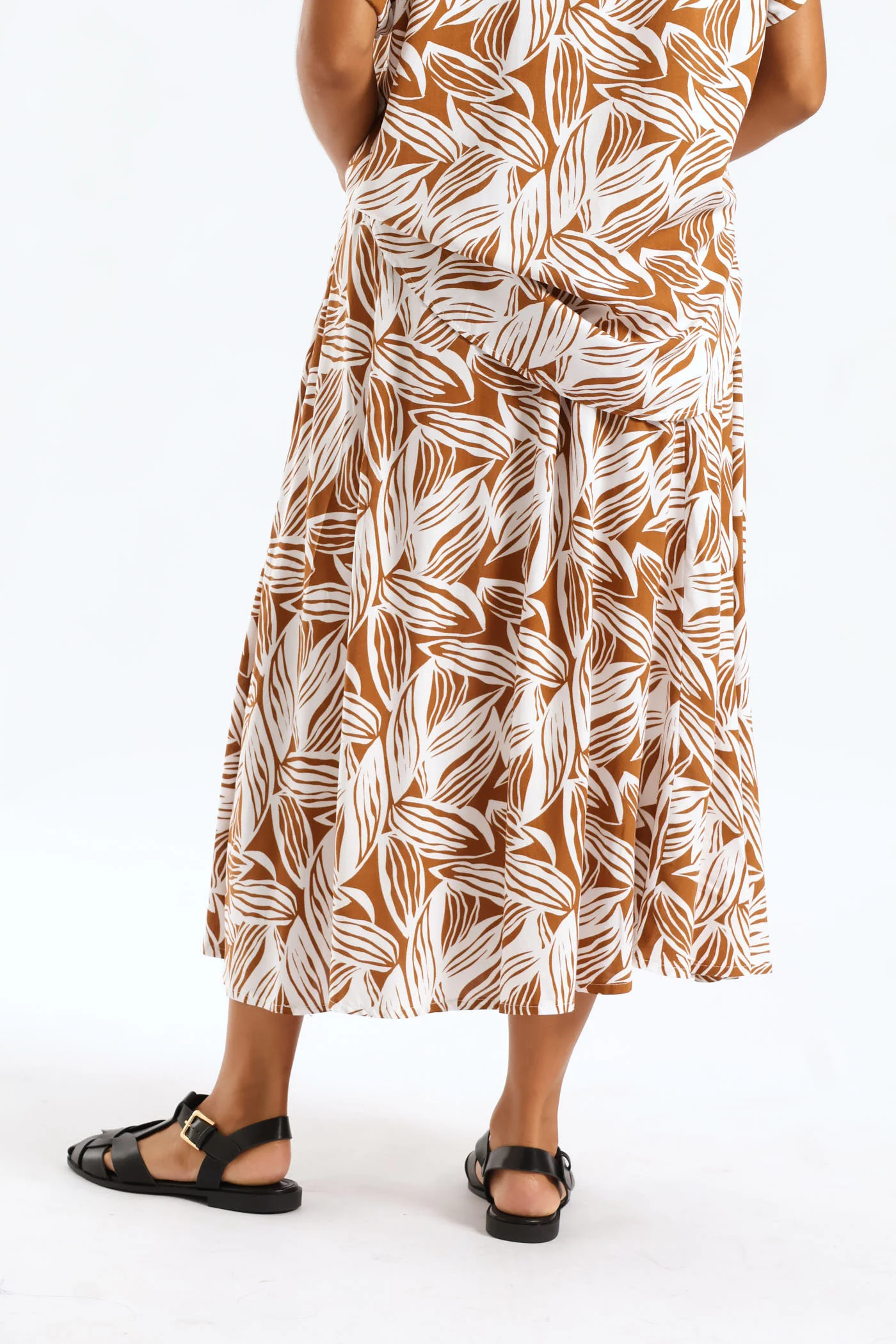 Pull On Elasticated Flare Viscose Midi Skirt - Brown/White - Image 4