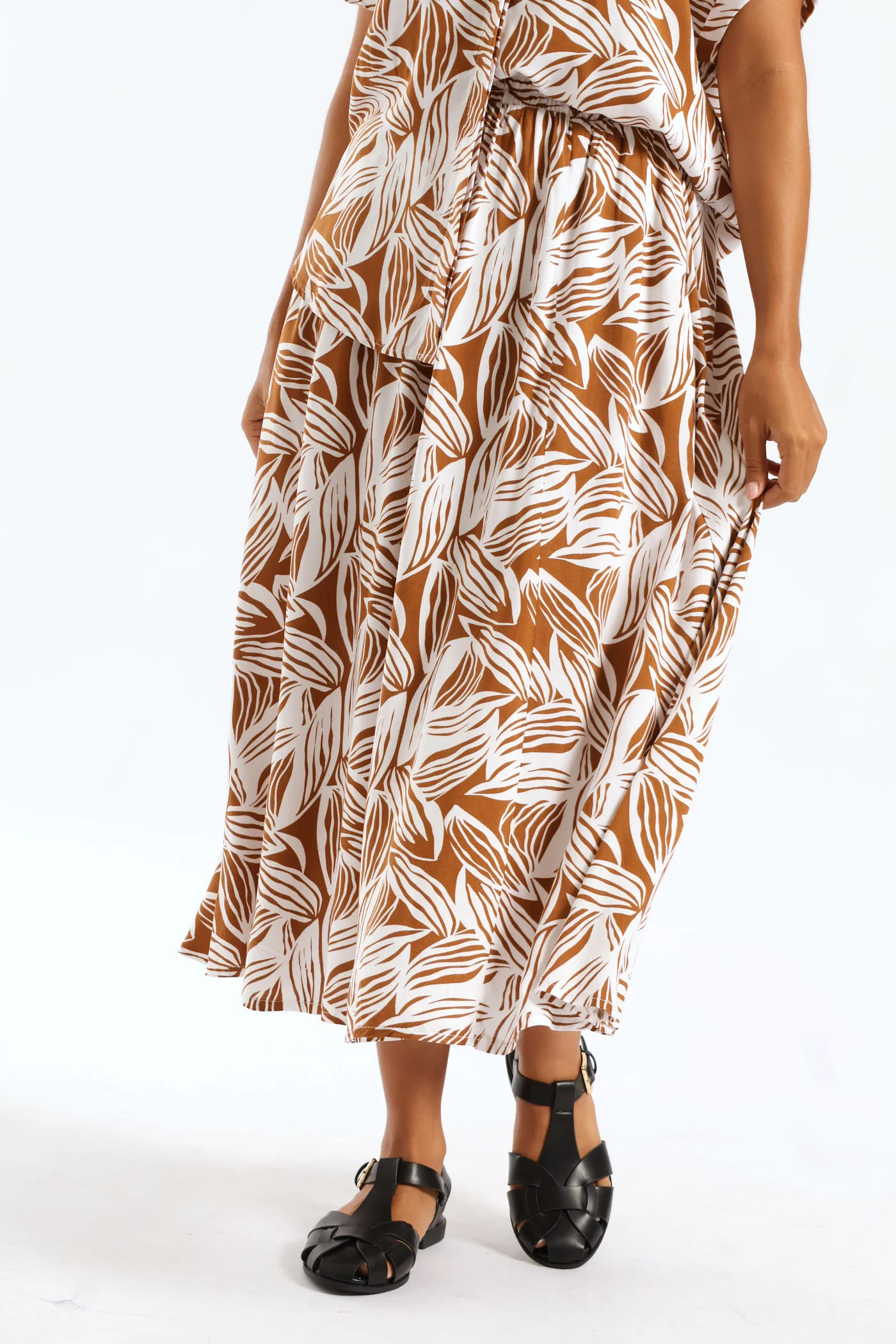 Pull On Elasticated Flare Viscose Midi Skirt - Brown/White - Image 5