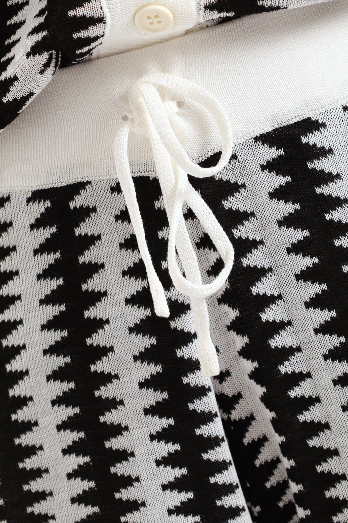 Pull On Mid Thigh Knitwear Short - Black/White - Image 2