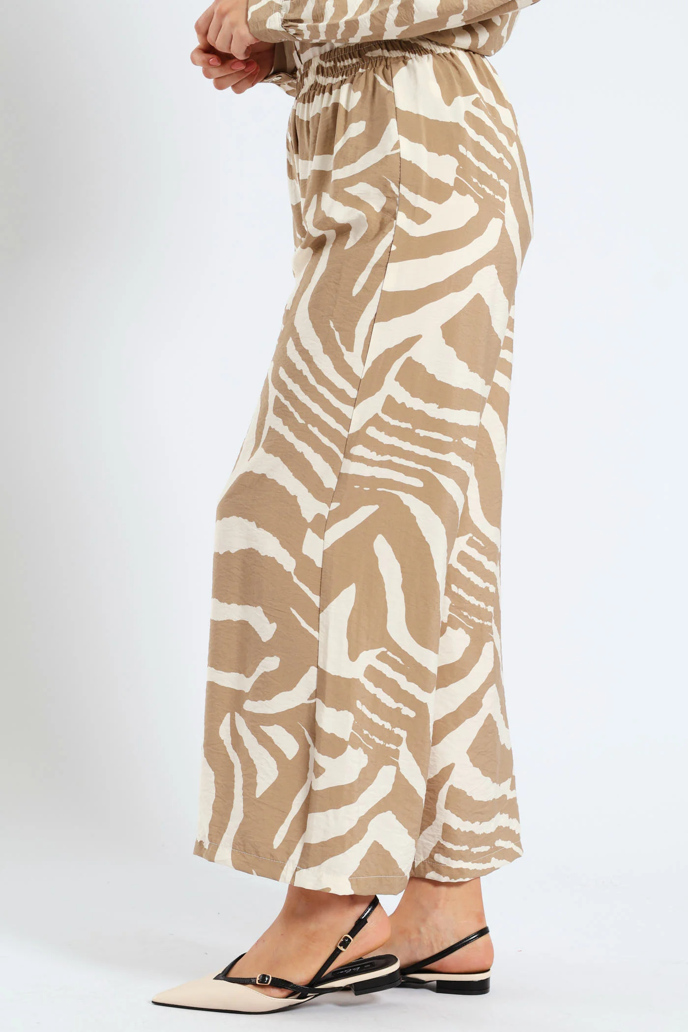 Pull-On Wide Leg Zebra Culotte Pants - White/Beige - Image 3