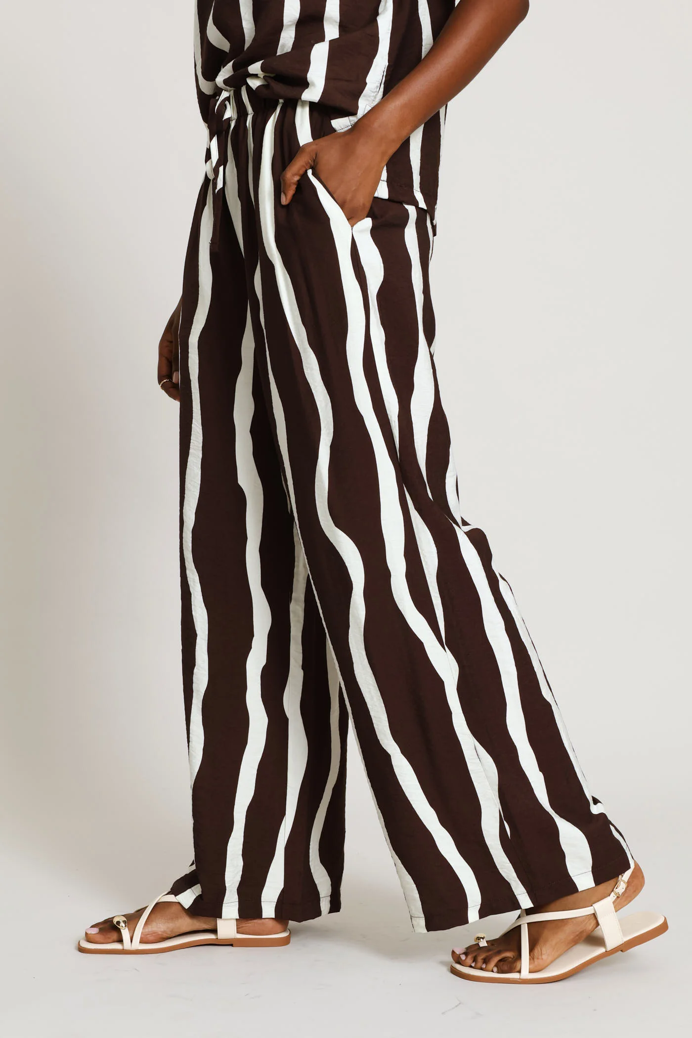 Pull-On Wideleg Pant - Cream/Chocolate - Image 3