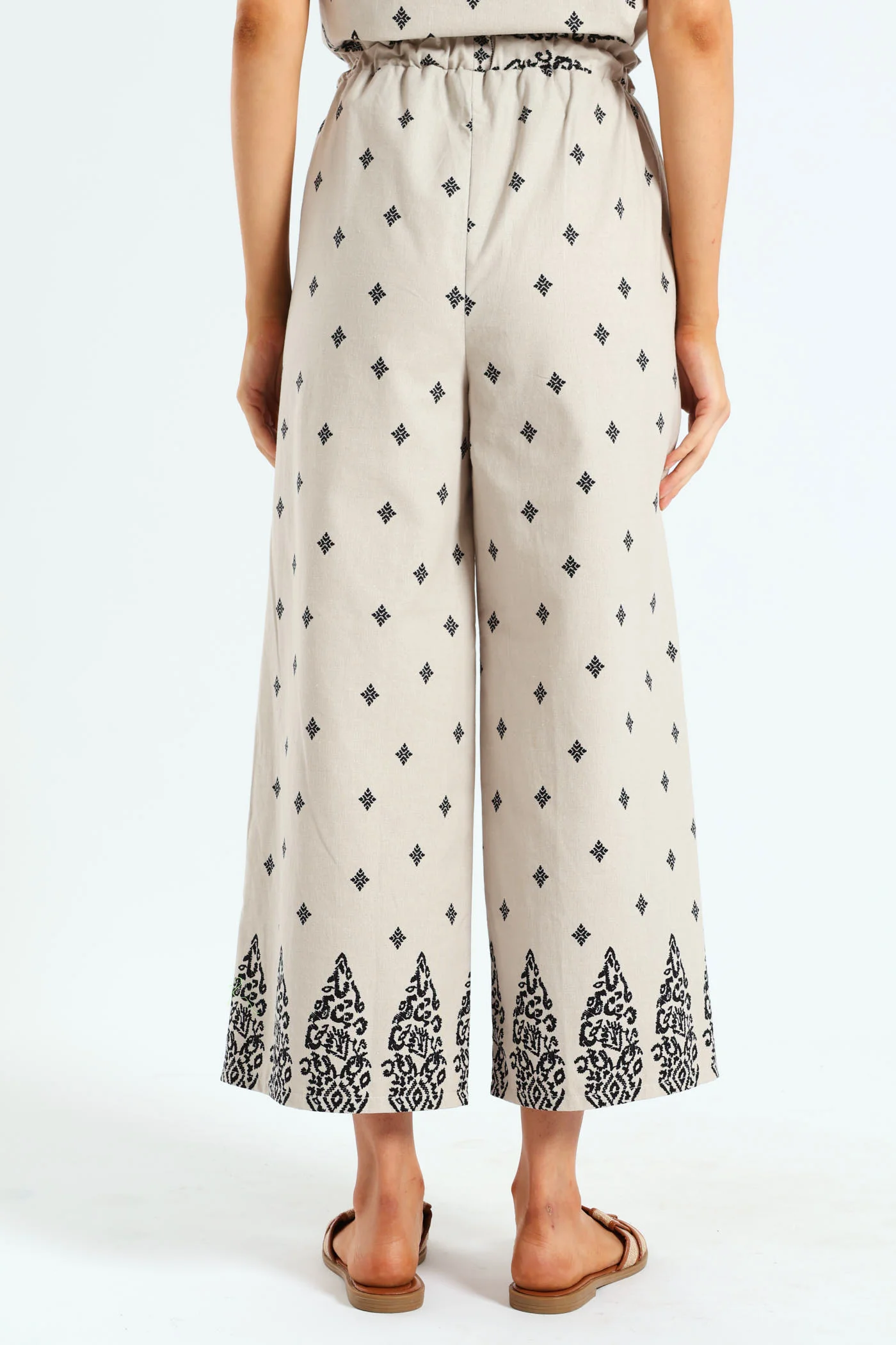 Pullon Capri Pants With Border - Beige/Black - Image 4