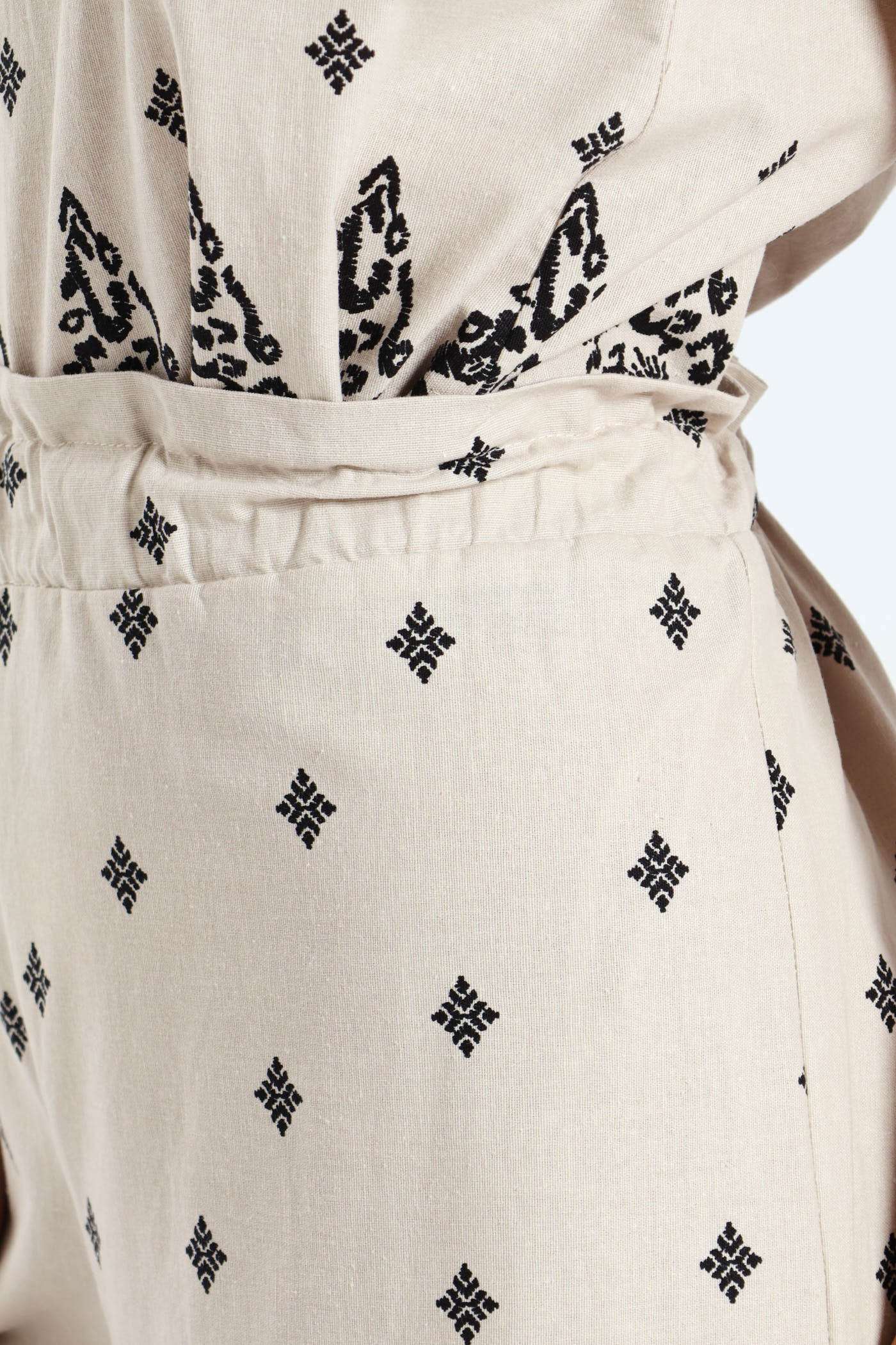 Pullon Capri Pants With Border - Beige/Black - Image 5