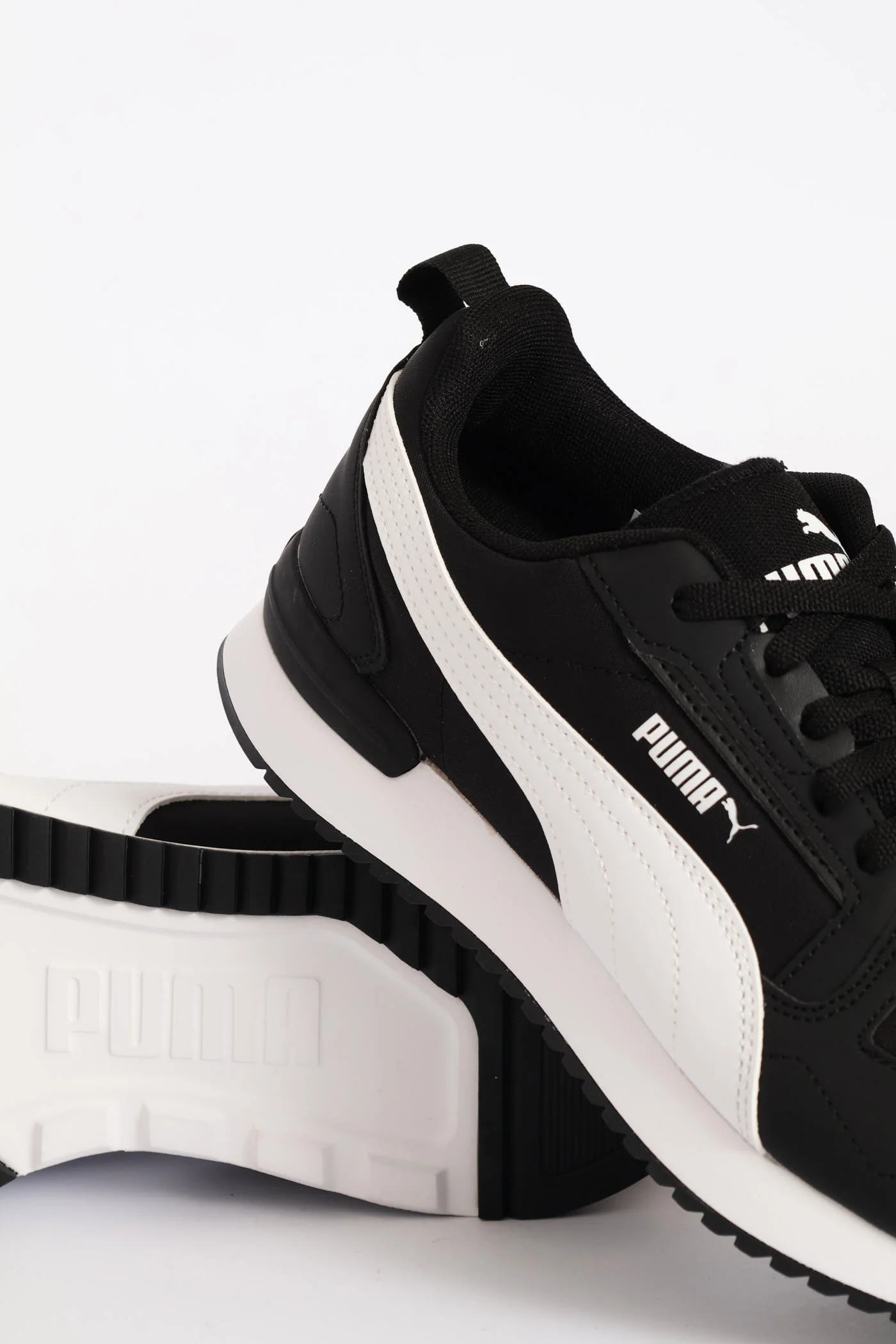 R78 Cyclone Retro Trainer - Black - Image 2