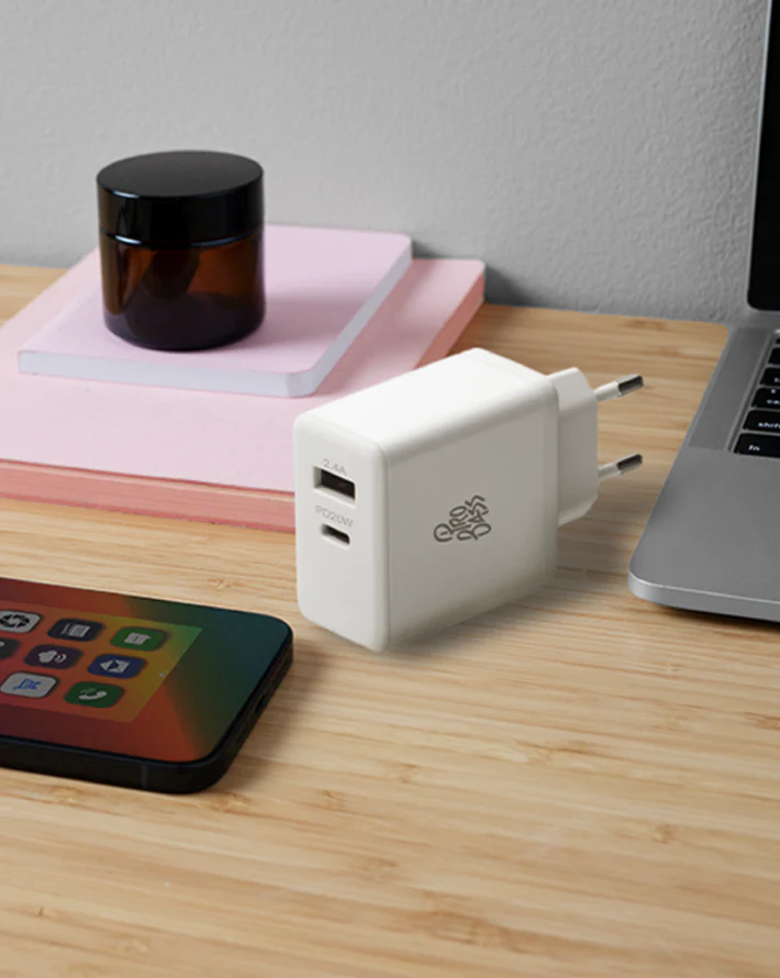 Rapid Charge Series 32w Dual USB and Type-C Wall Charger - Image 2